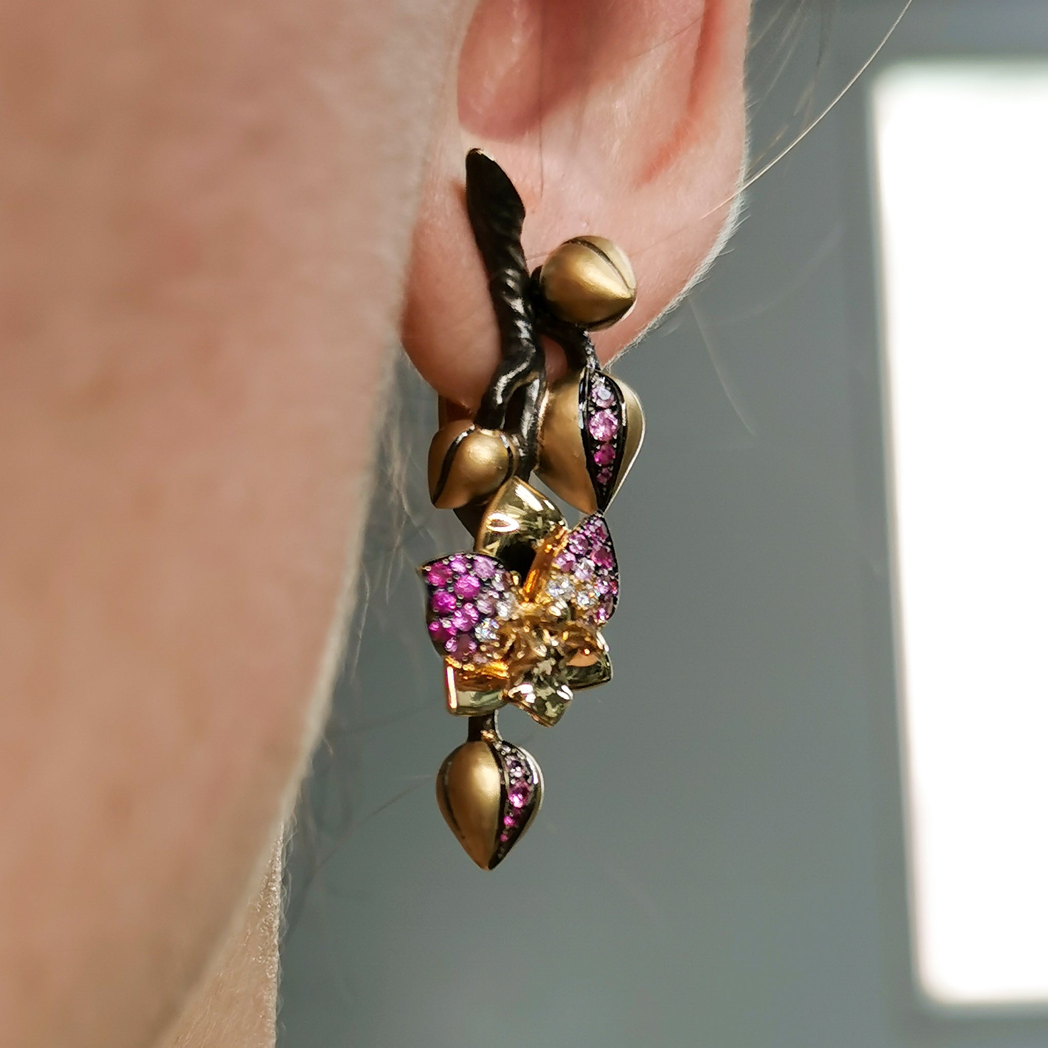 Pink Sapphires, Diamonds 18K Yellow Gold Earrings, E 0275-2