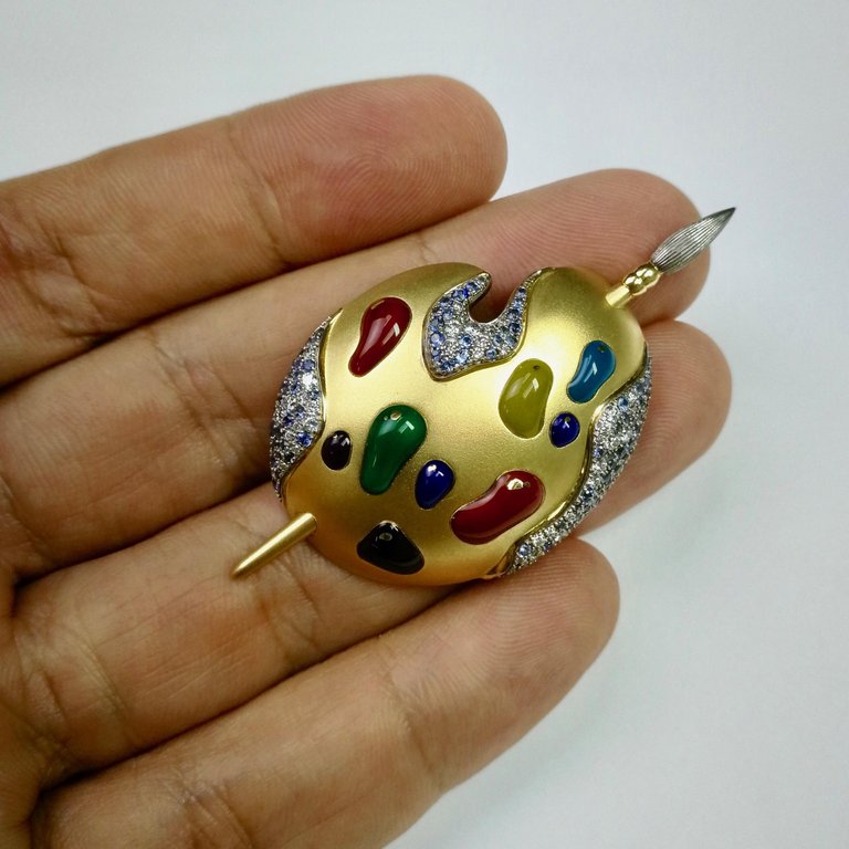 Enamel, Sapphire, Diamonds 18K Yellow Gold Palette Brooch, Brs 0032-0