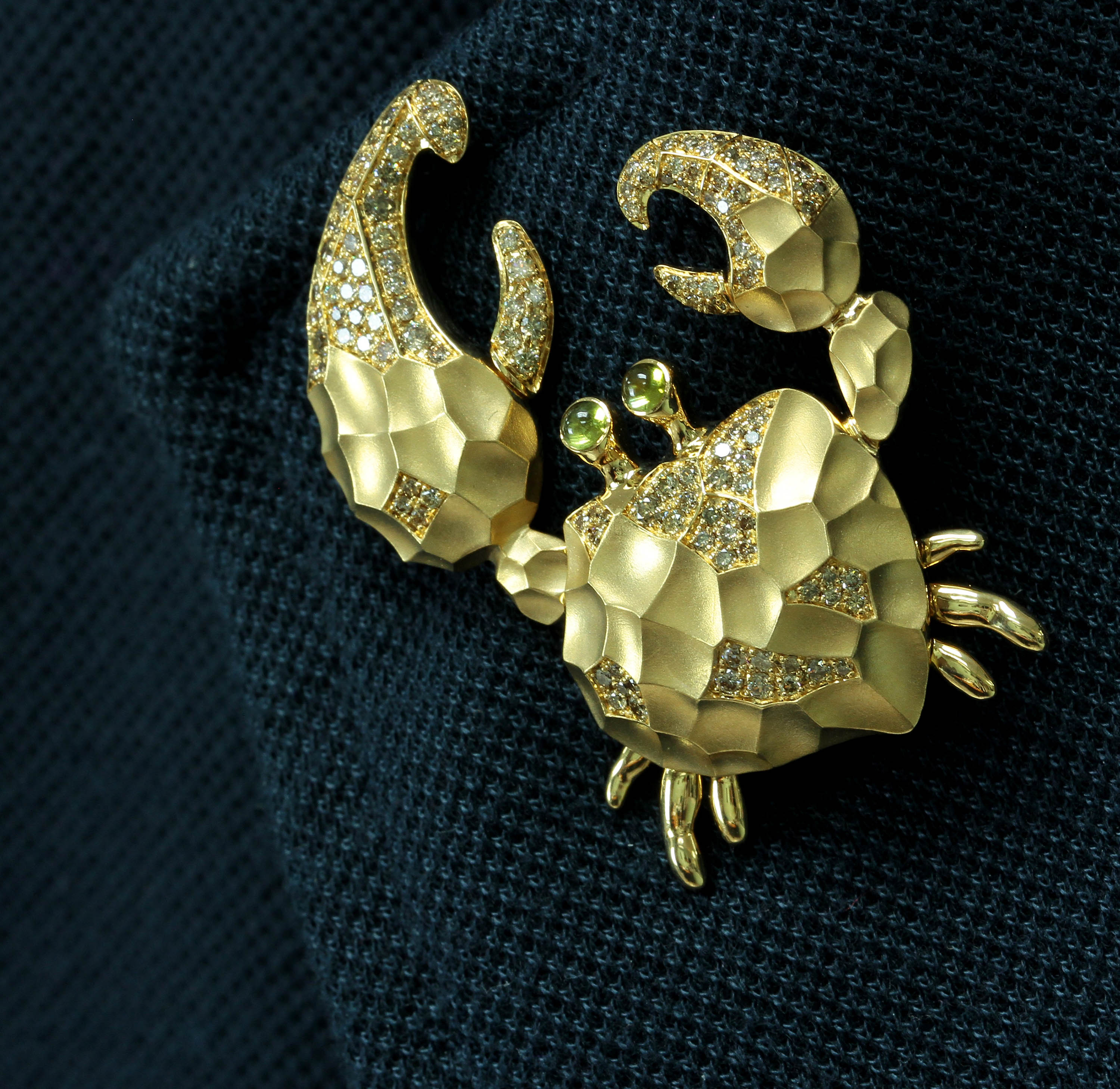 Champagne Diamonds, Tourmaline 18K Yellow Gold Crab Brooch, Brs 0247-0