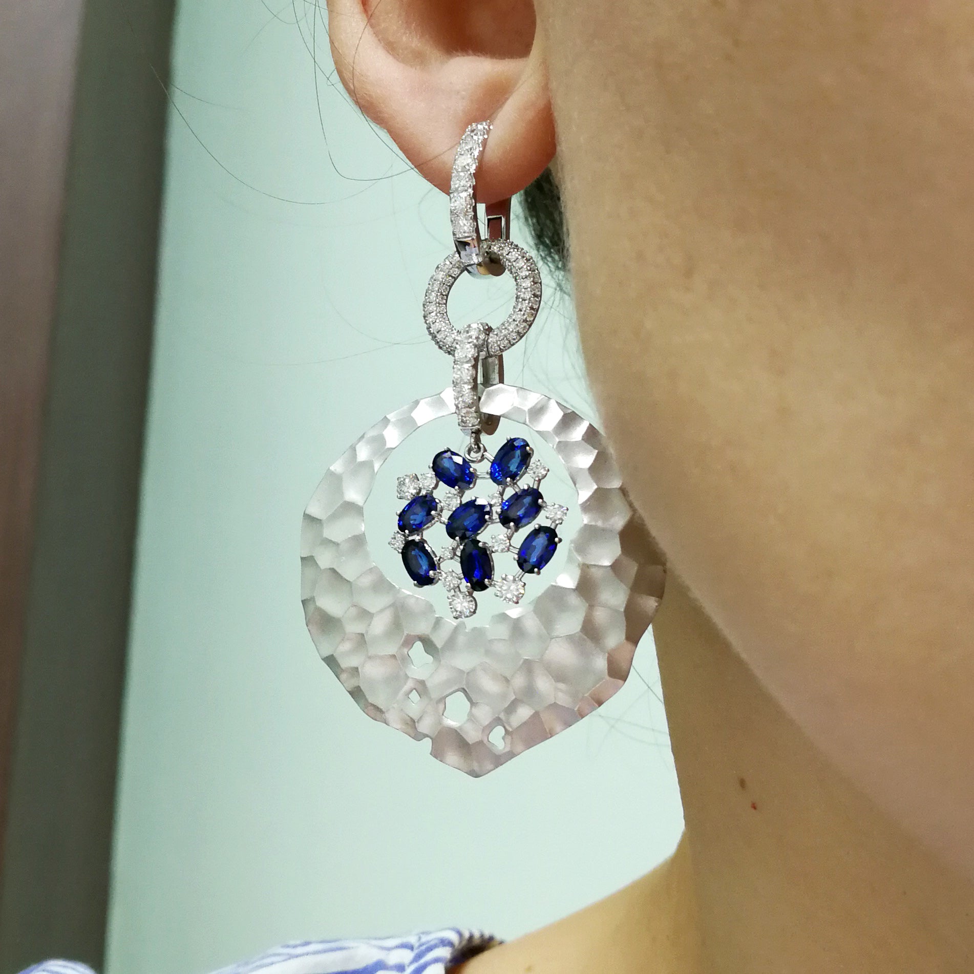 E 0027-0, 18K White Gold, Sapphire, Diamonds Earrings
