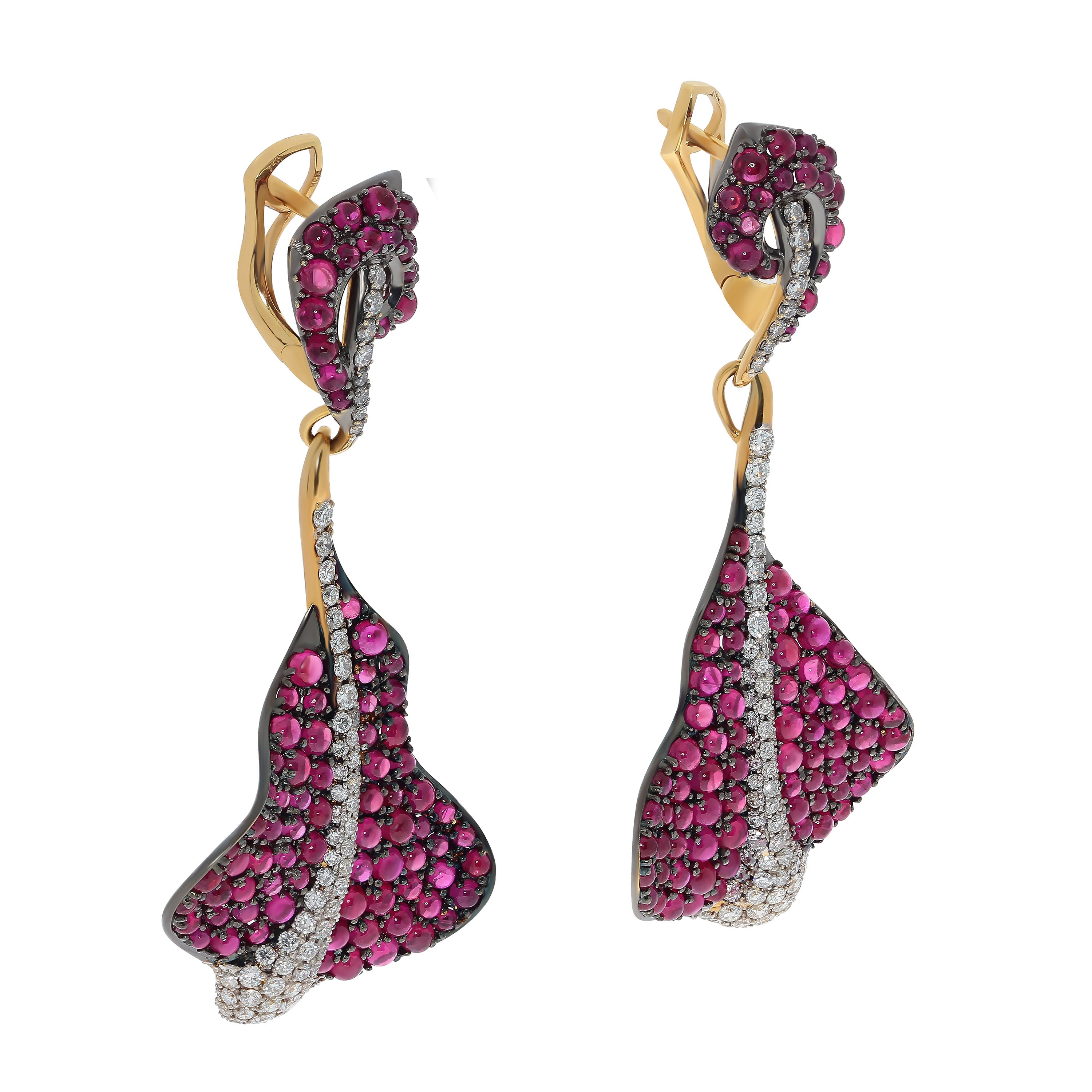 E 0059-0 18K Yellow Gold, Diamonds Ruby Sting Ray Earrings