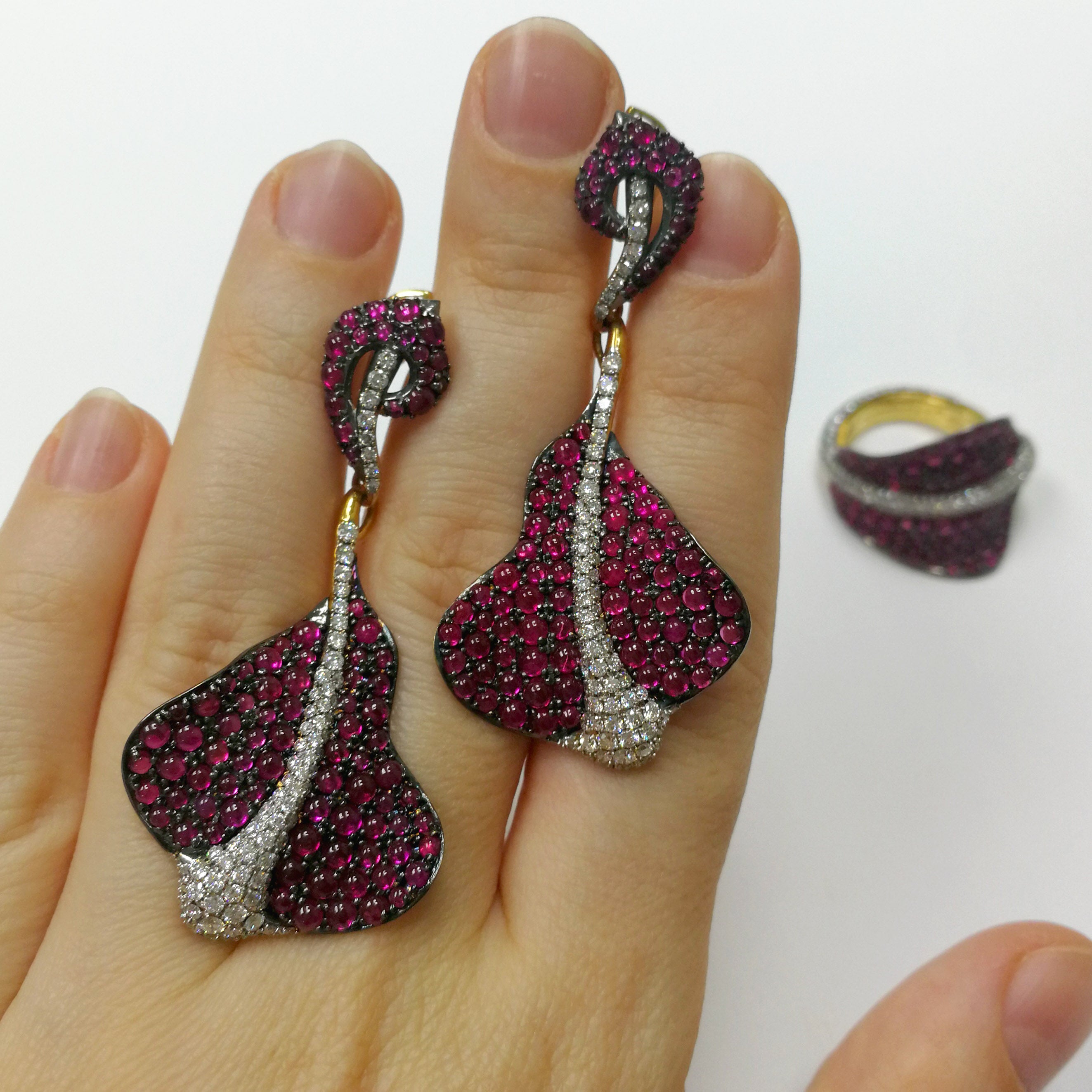 Diamonds, Ruby 18K Yellow Gold Sting Ray Earrings, E 0059-0
