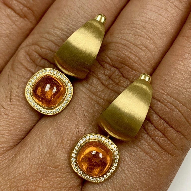 E 0176-71, 18K Yellow Gold, Enamel, Spessartine, Diamonds Earrings