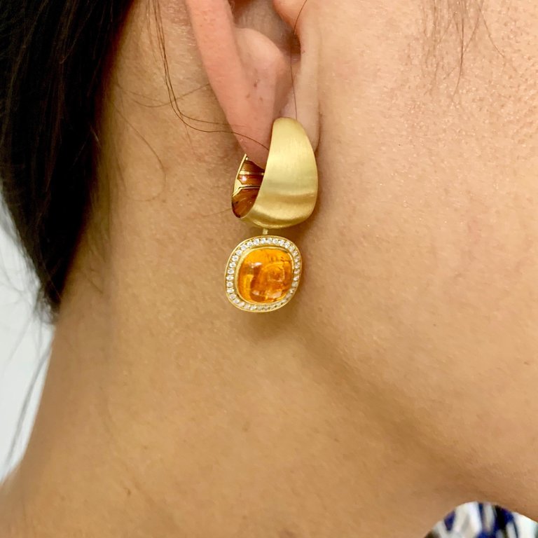 E 0176-71, 18K Yellow Gold, Enamel, Spessartine, Diamonds Earrings