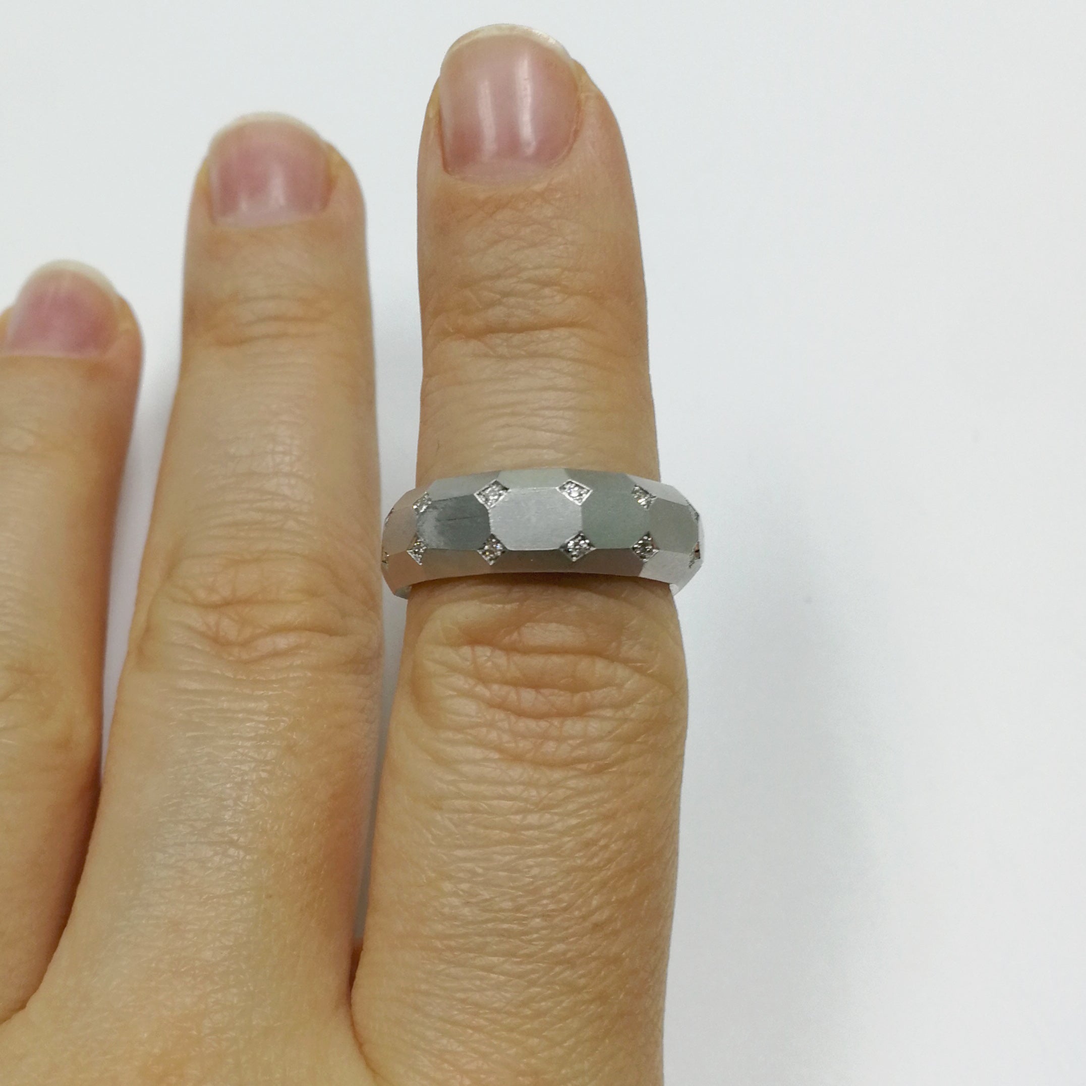 18K White Gold, Diamonds Band Ring, R 0190-3
