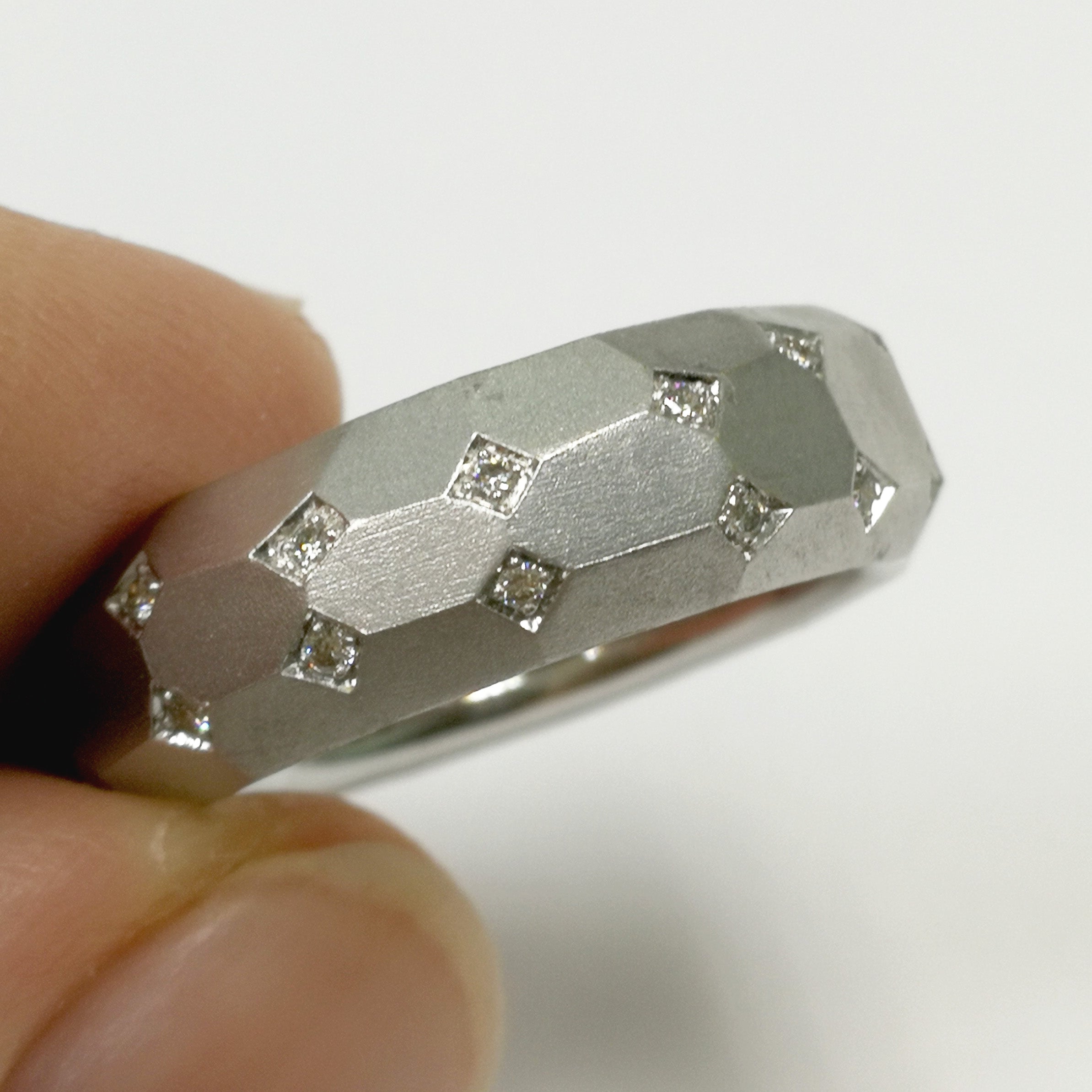 18K White Gold, Diamonds Band Ring, R 0190-3