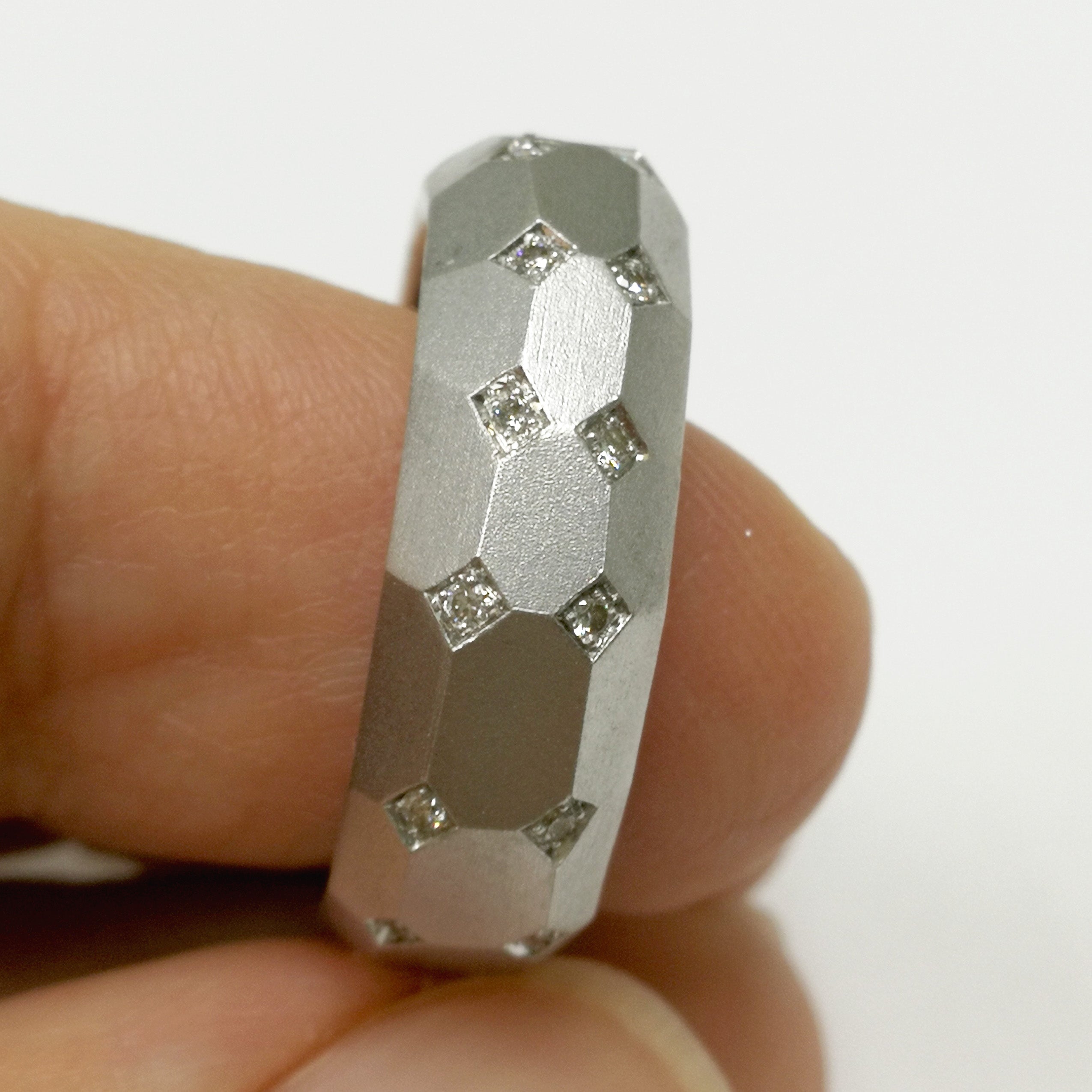 18K White Gold, Diamonds Band Ring, R 0190-3