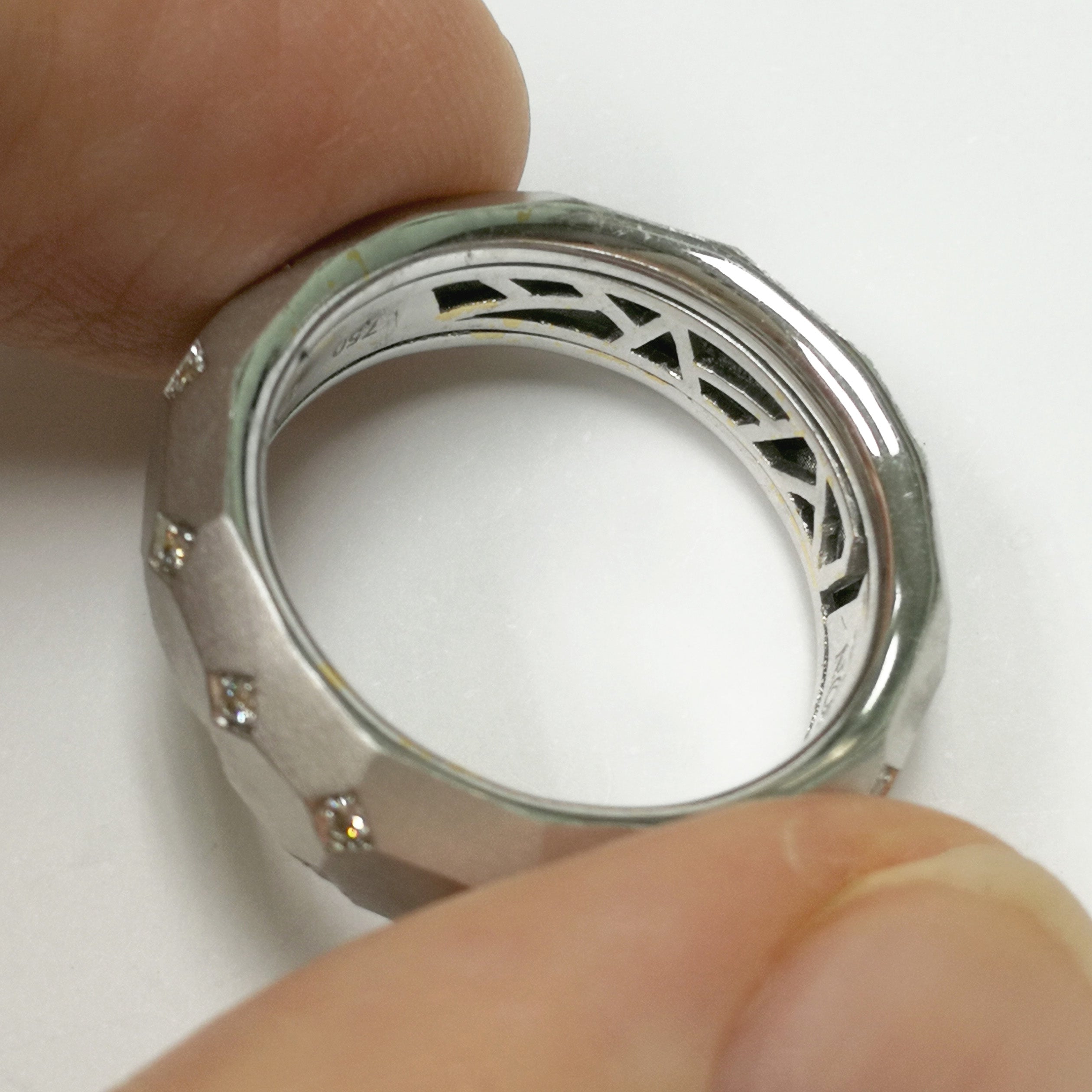 18K White Gold, Diamonds Band Ring, R 0190-3