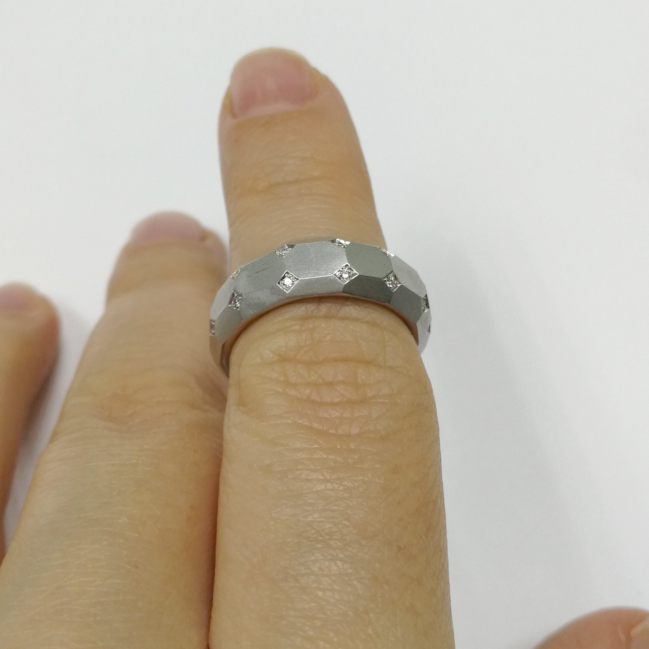 18K White Gold, Diamonds Band Ring, R 0190-3