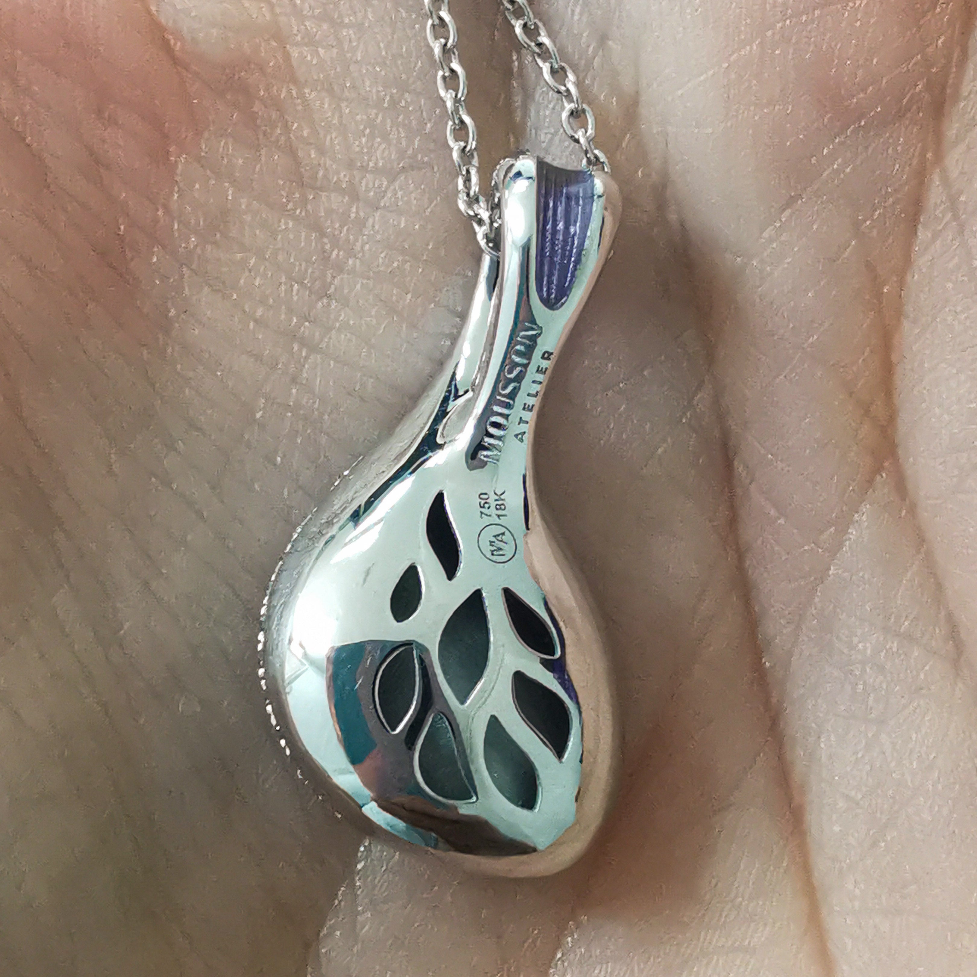 P 0123-0, 18K White Gold, Diamonds, Enamel Pendant