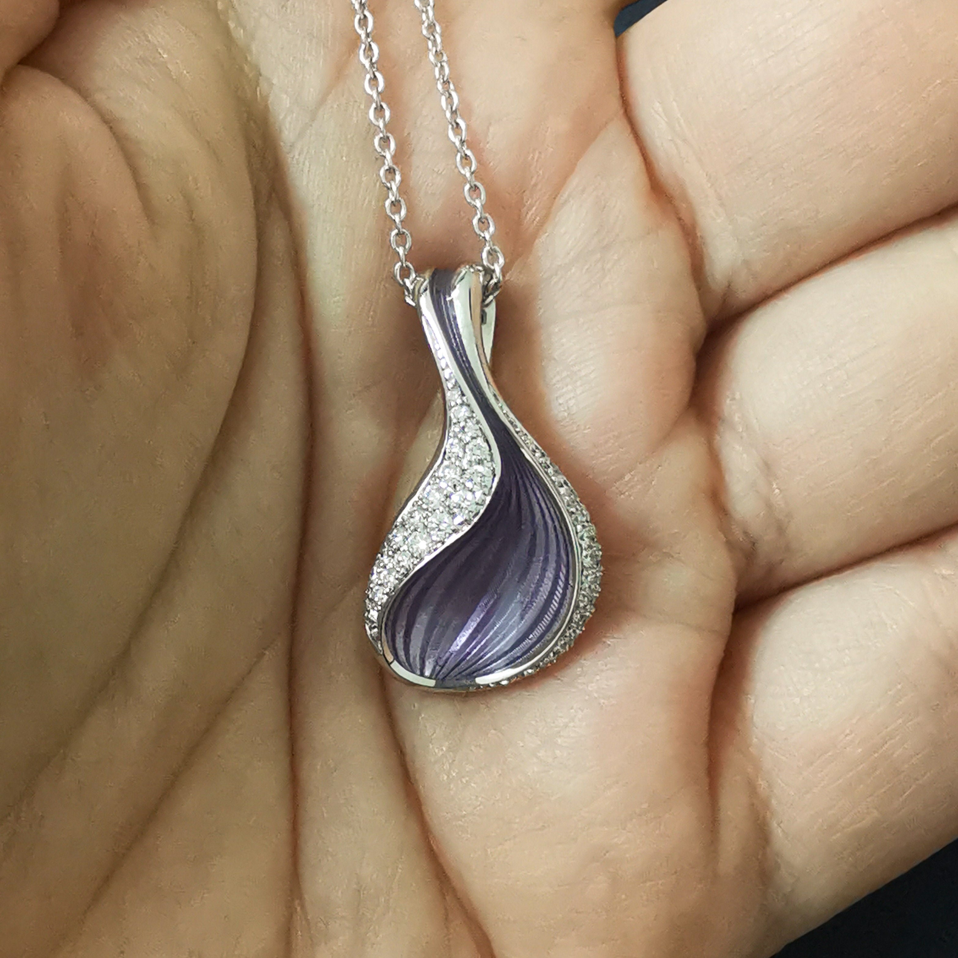 P 0123-0, 18K White Gold, Diamonds, Enamel Pendant