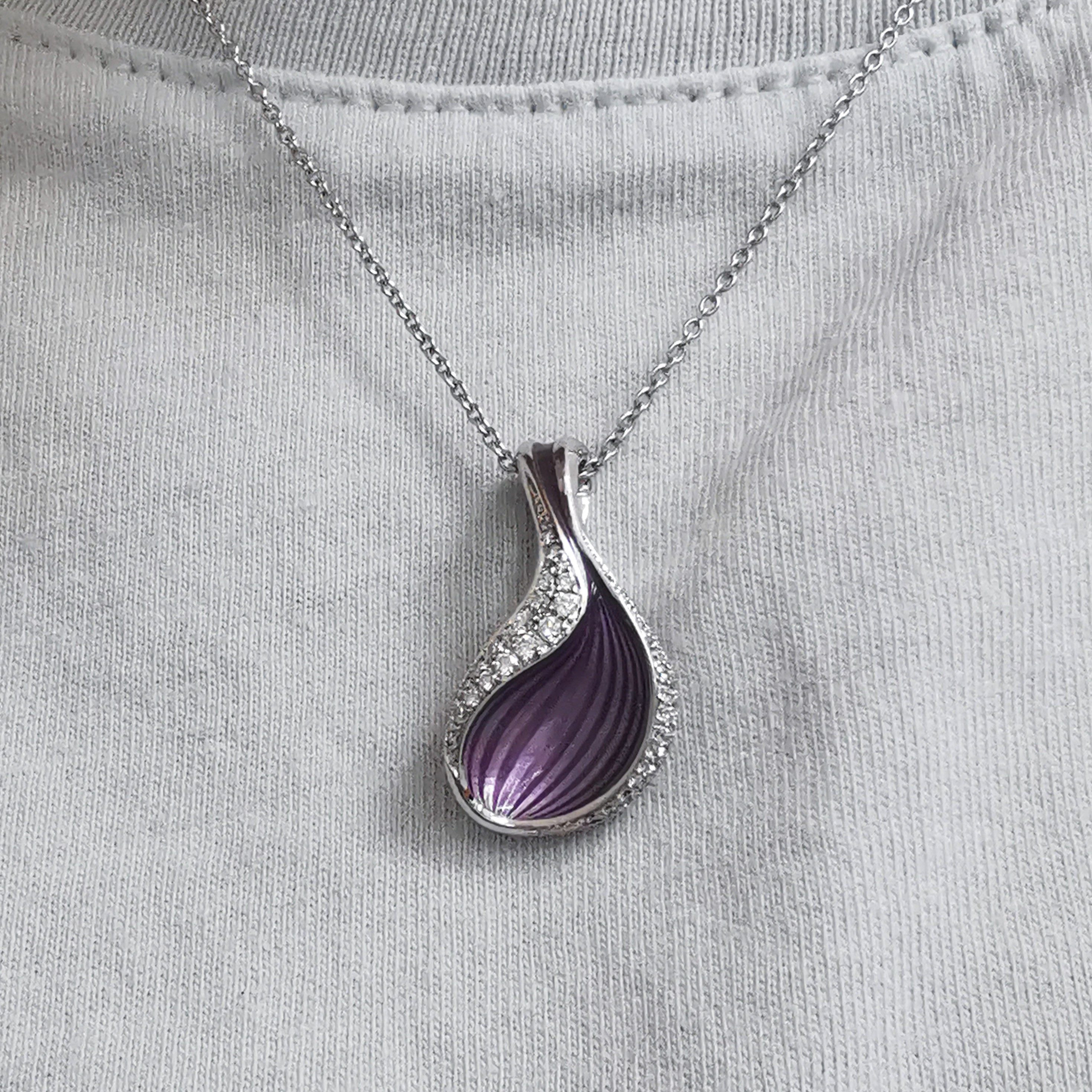 P 0123-0, 18K White Gold, Diamonds, Enamel Pendant