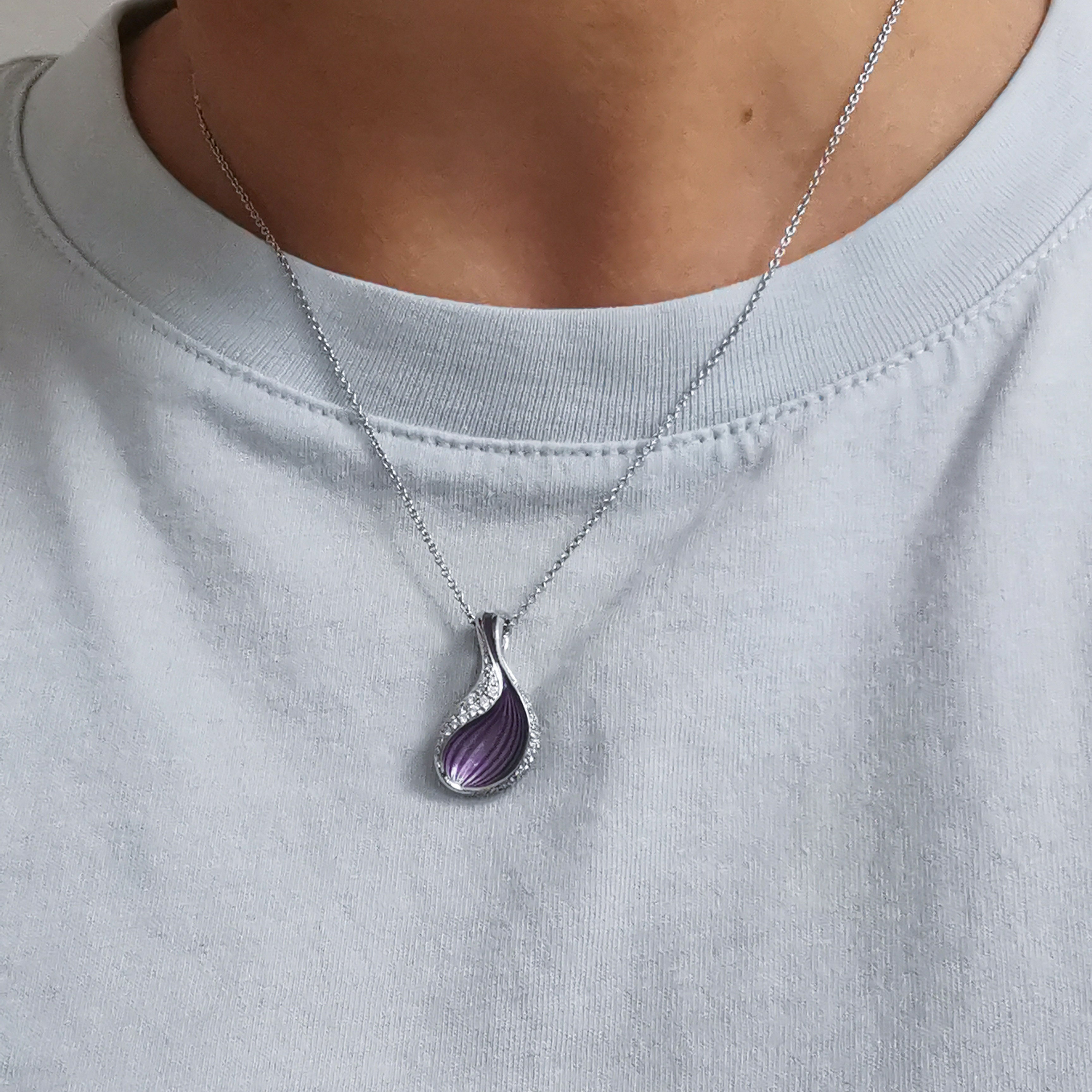 P 0123-0, 18K White Gold, Diamonds, Enamel Pendant