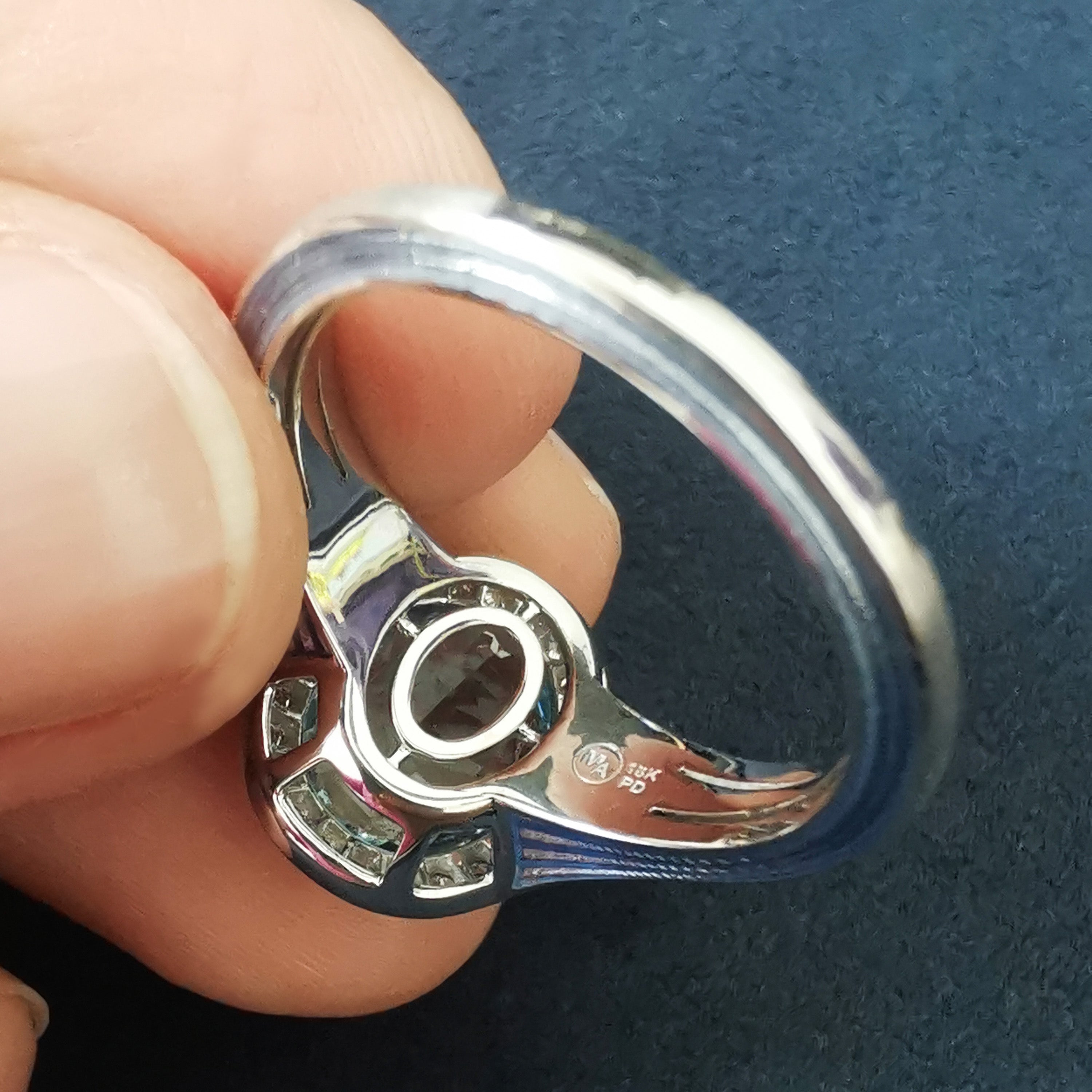 Aquamarine, Diamonds, Enamel 18K White Gold Ring, R 0143-02