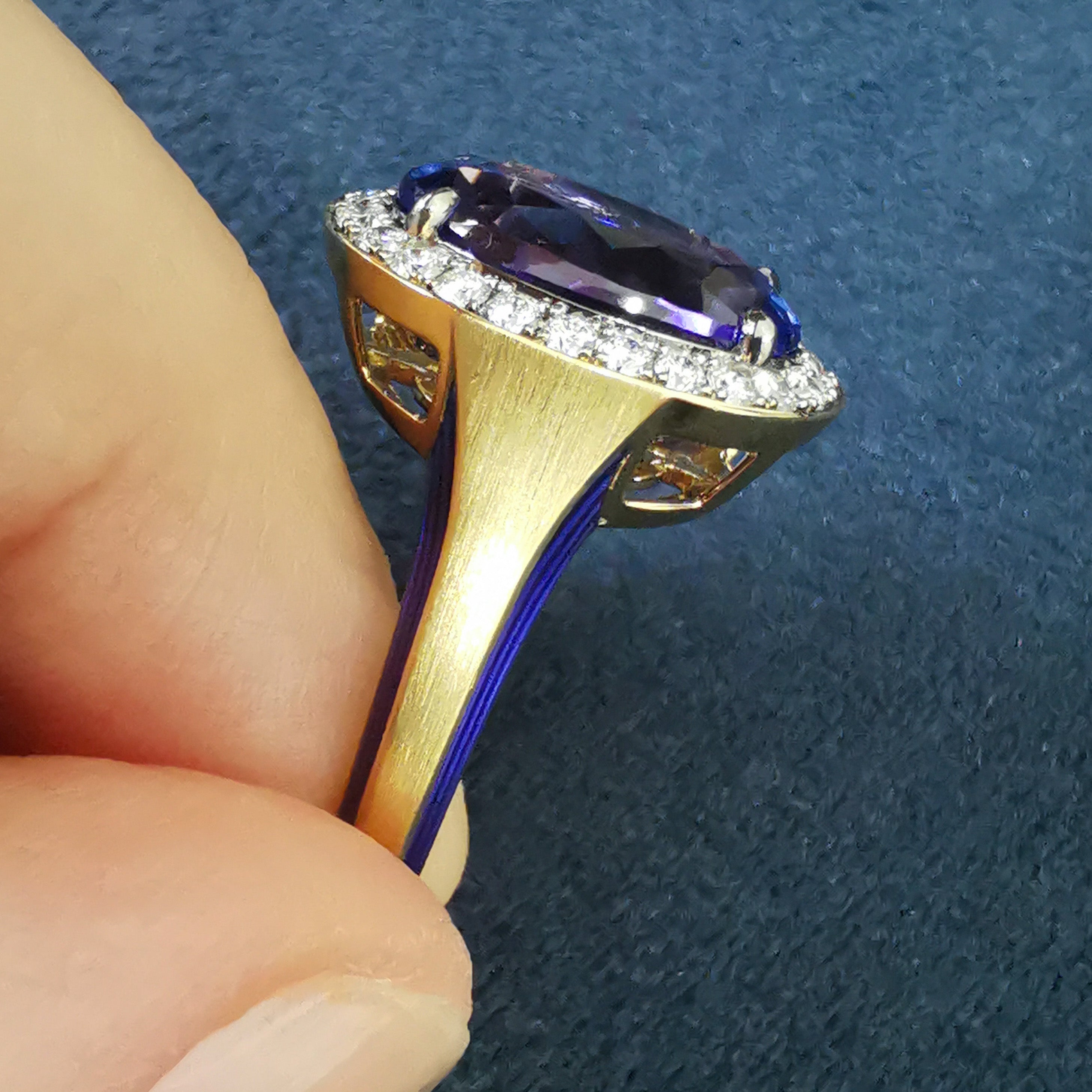 Tanzanite, Diamonds, Enamel 18K Yellow Gold Ring, R 0143-01