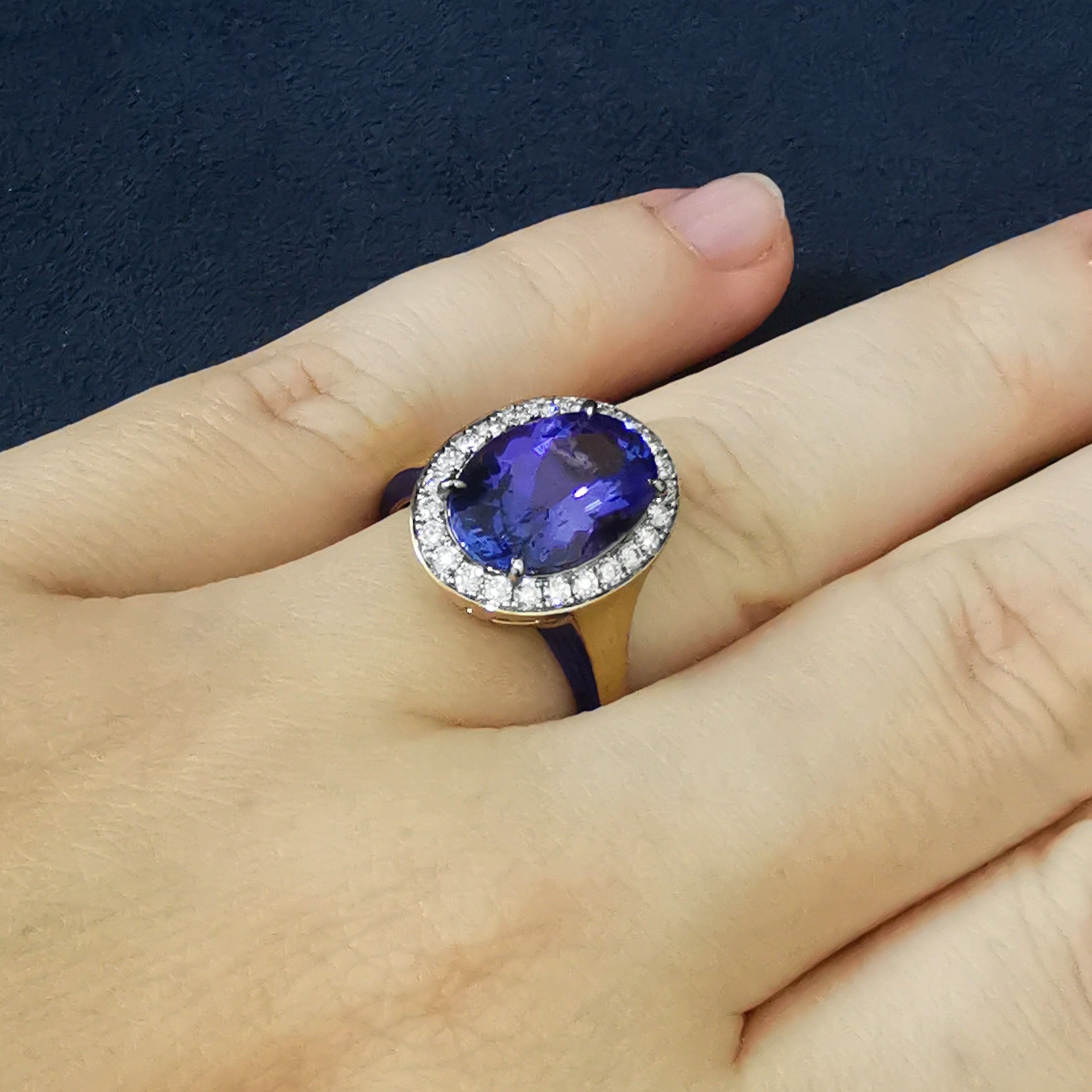 Tanzanite, Diamonds, Enamel 18K Yellow Gold Ring, R 0143-01
