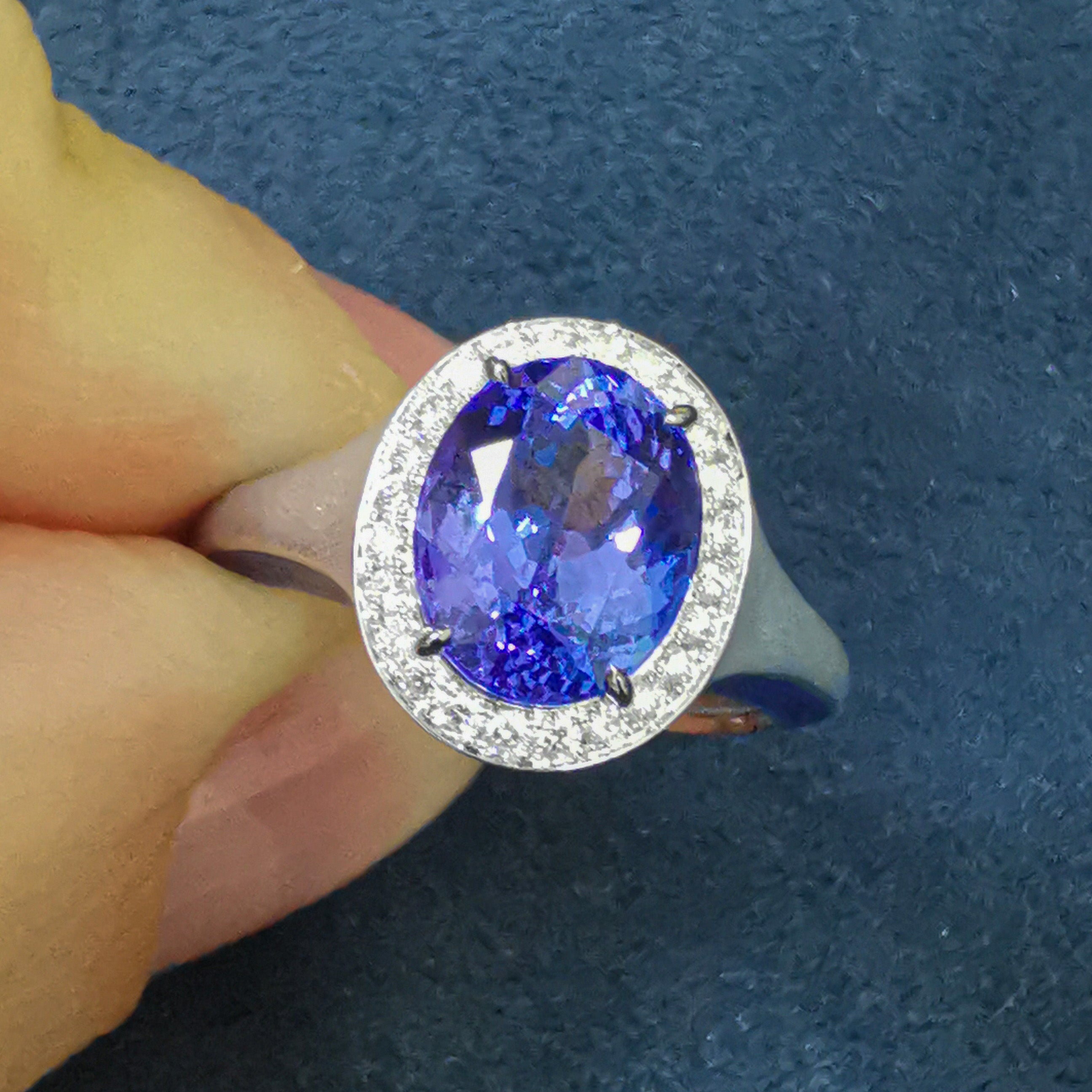 Tanzanite, Diamonds, Enamel 18K White Gold Ring, R 0143-02