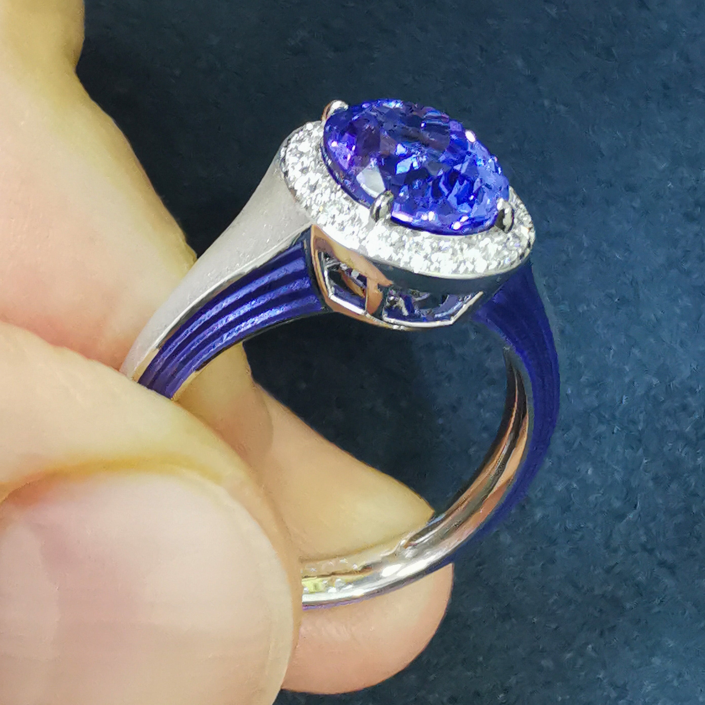 Tanzanite, Diamonds, Enamel 18K White Gold Ring, R 0143-02