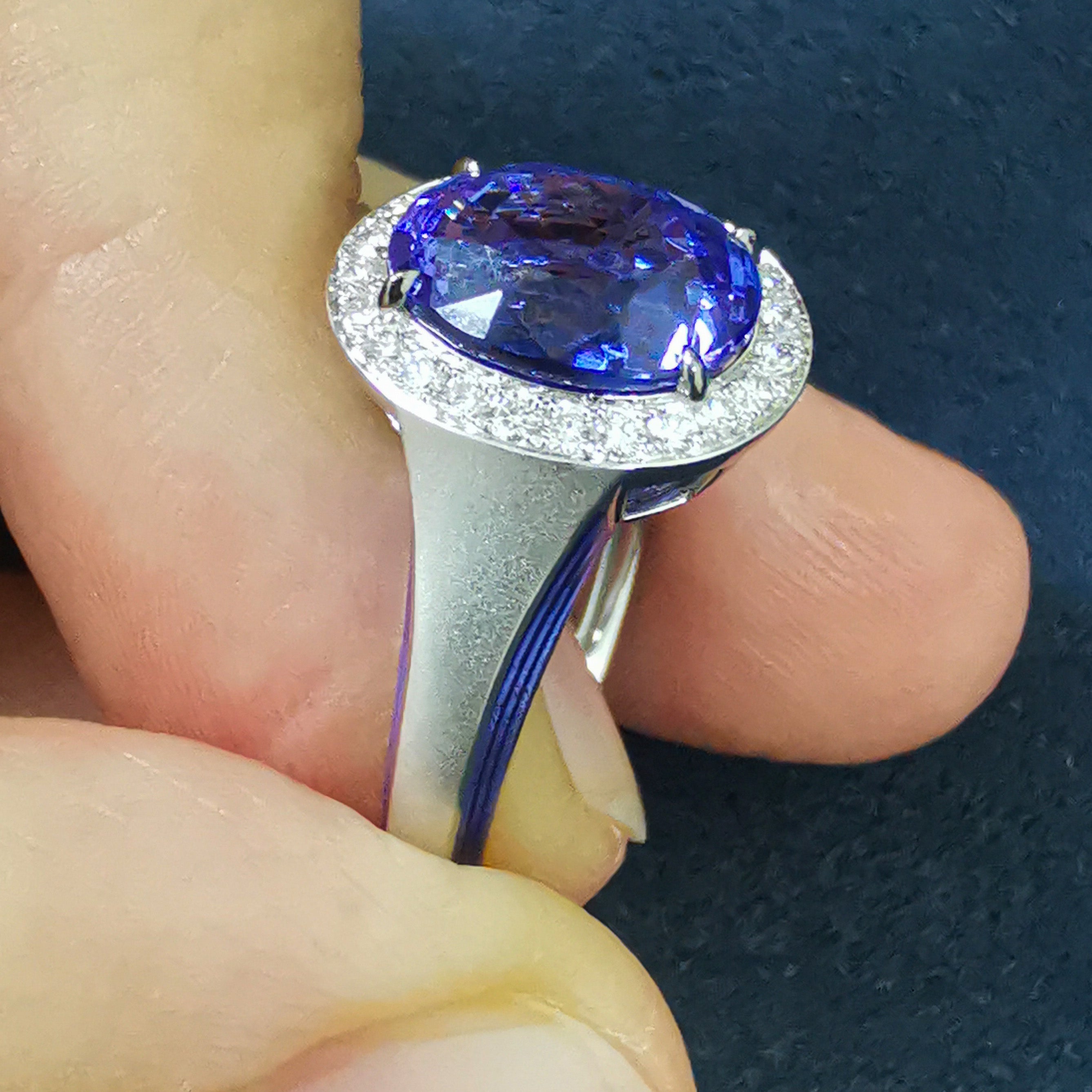 Tanzanite, Diamonds, Enamel 18K White Gold Ring, R 0143-02