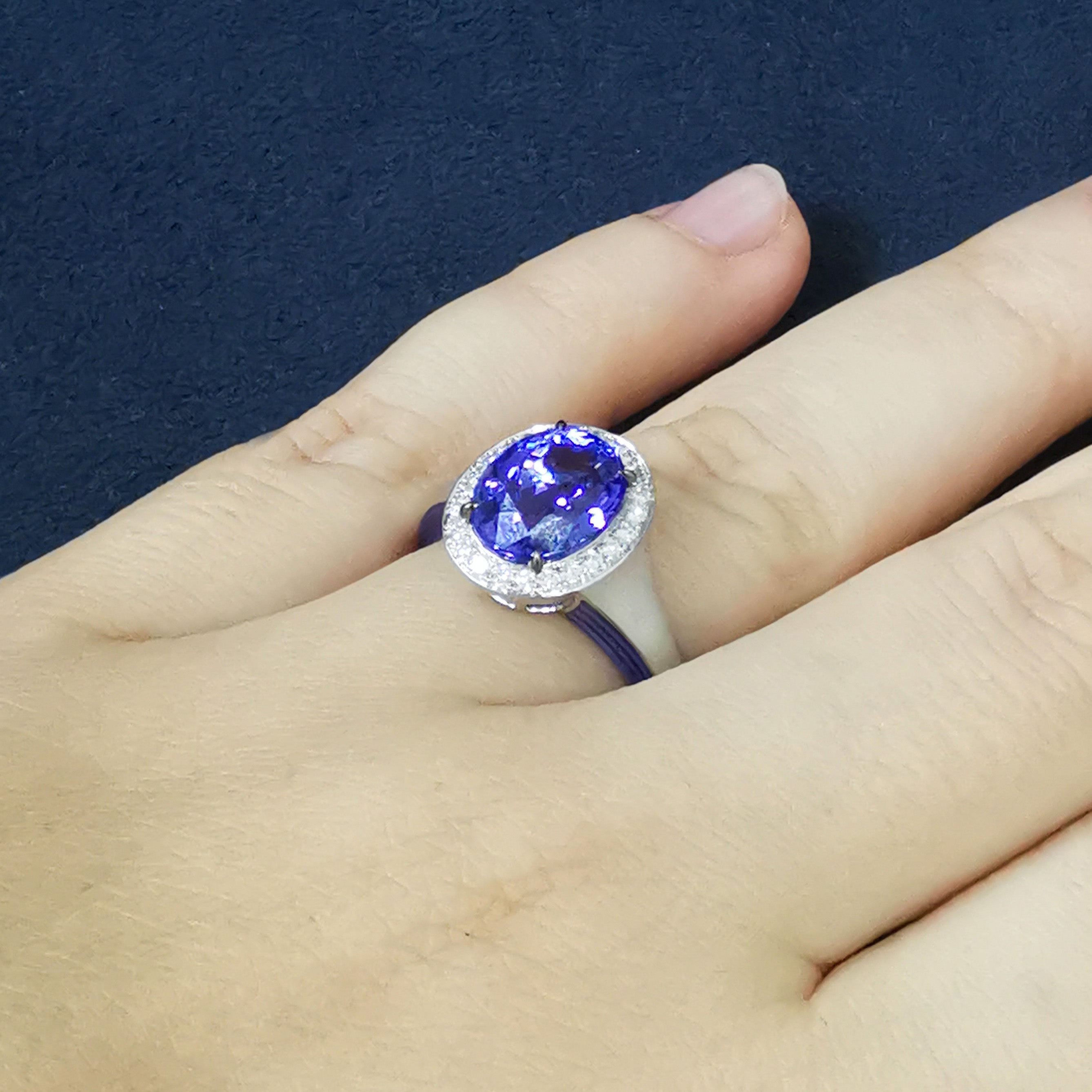 Tanzanite, Diamonds, Enamel 18K White Gold Ring, R 0143-02