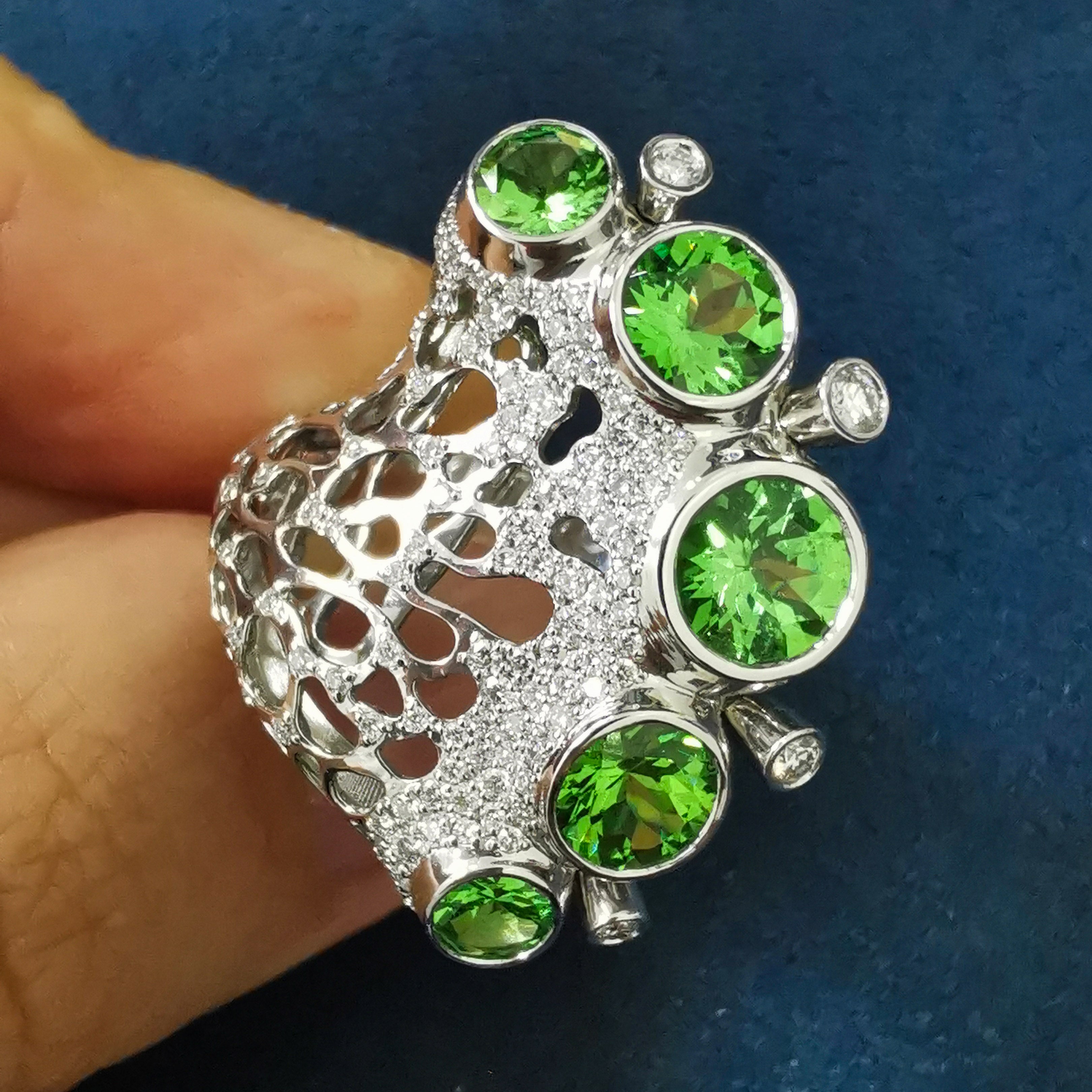 R 0174-1, 18K White Gold, Tsavorite, Diamonds Ring