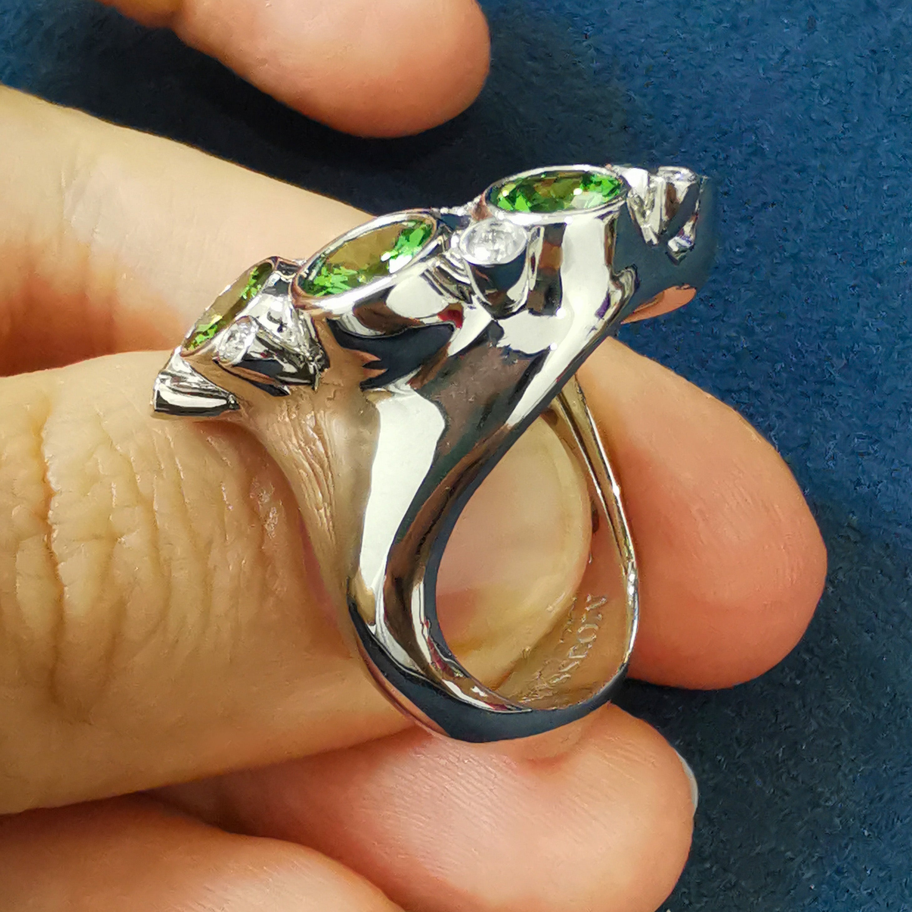 R 0174-1, 18K White Gold, Tsavorite, Diamonds Ring