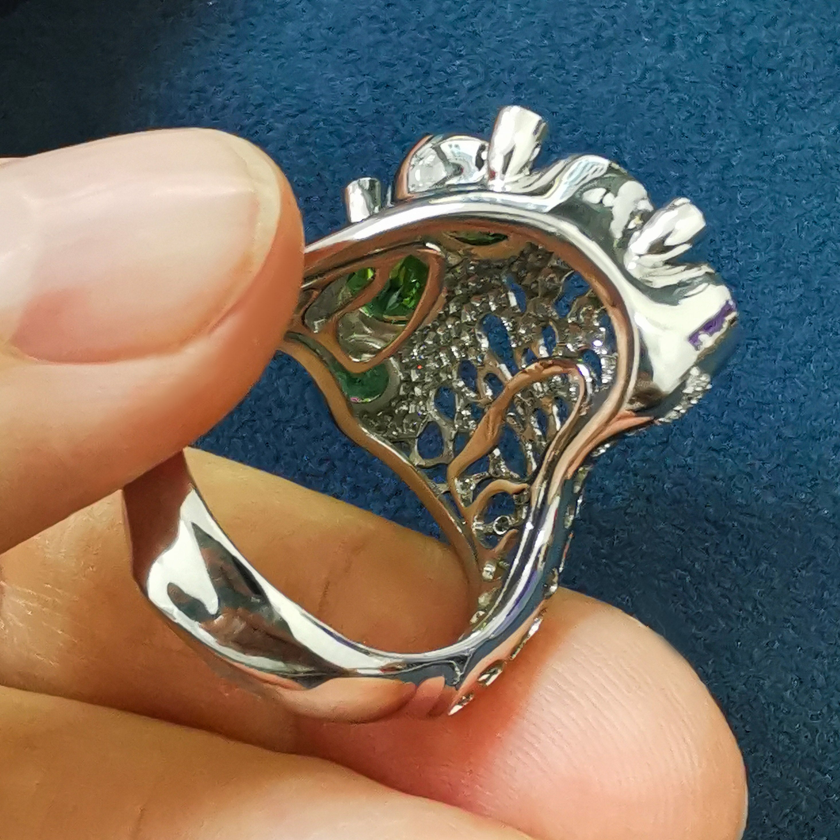 R 0174-1, 18K White Gold, Tsavorite, Diamonds Ring