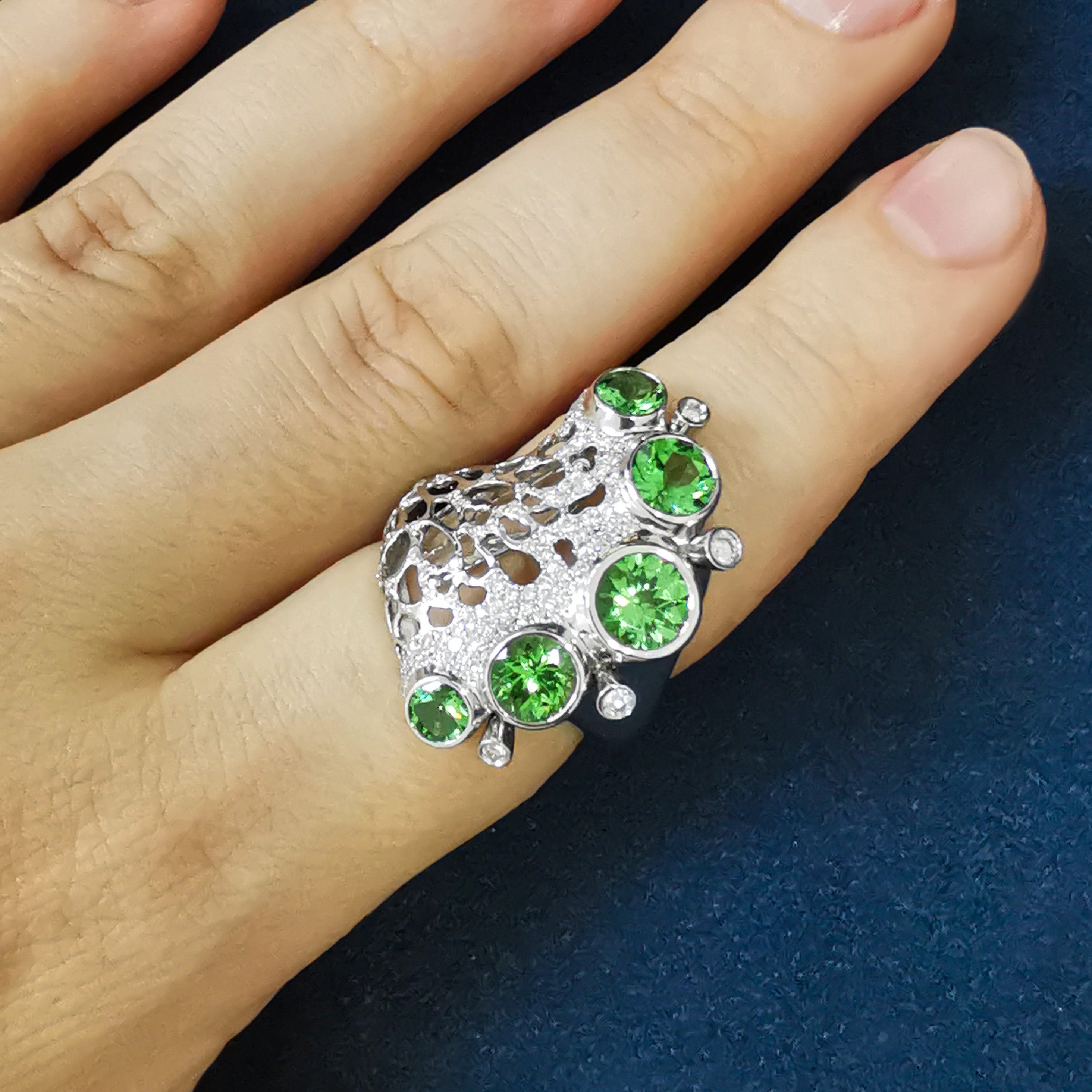 R 0174-1, 18K White Gold, Tsavorite, Diamonds Ring