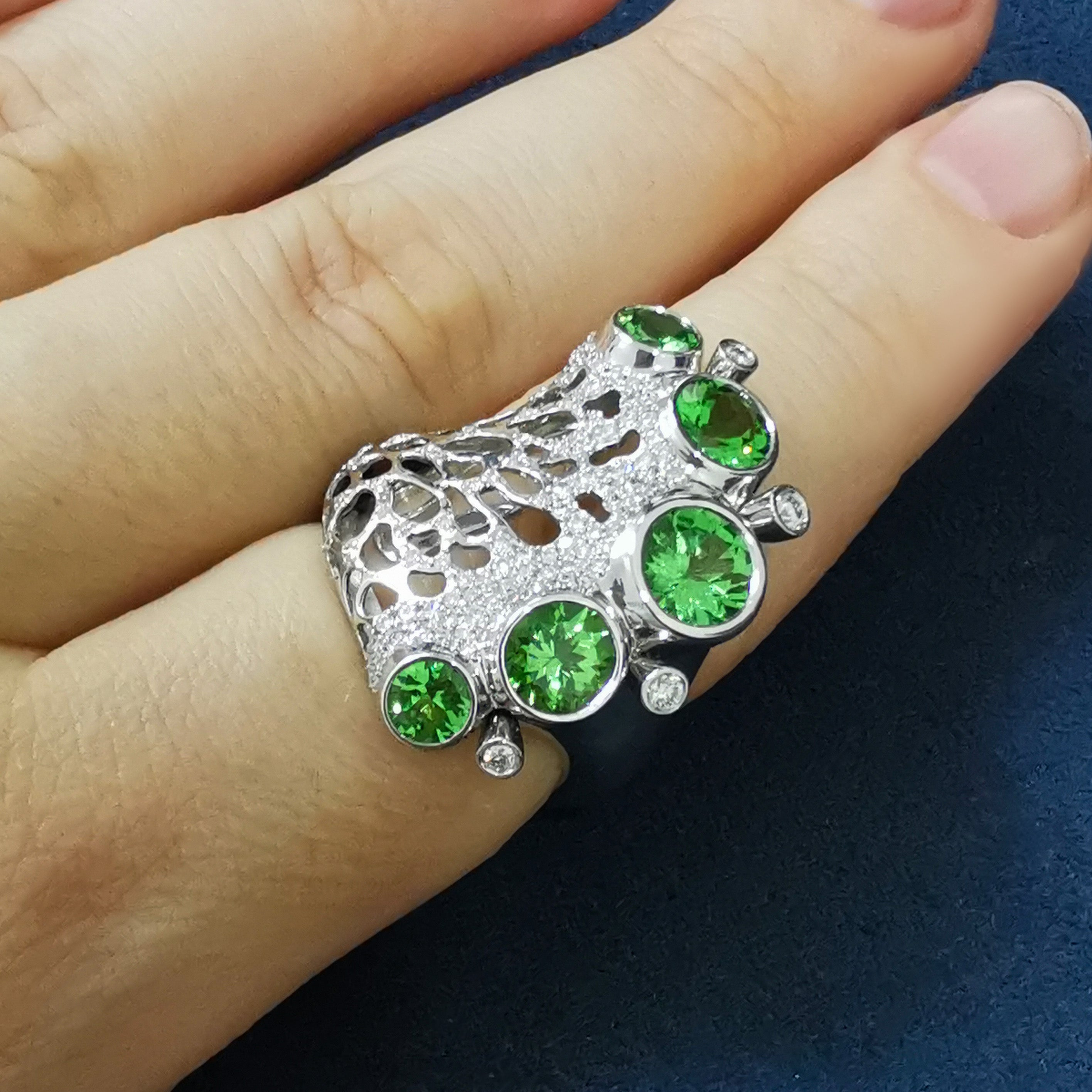 R 0174-1, 18K White Gold, Tsavorite, Diamonds Ring