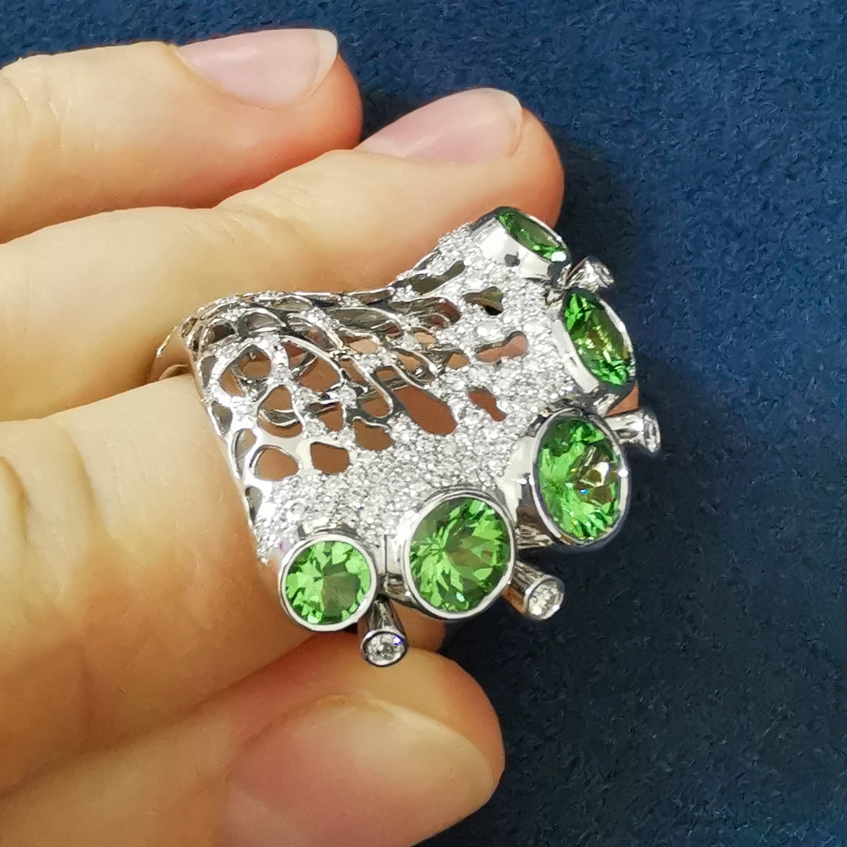 R 0174-1, 18K White Gold, Tsavorite, Diamonds Ring