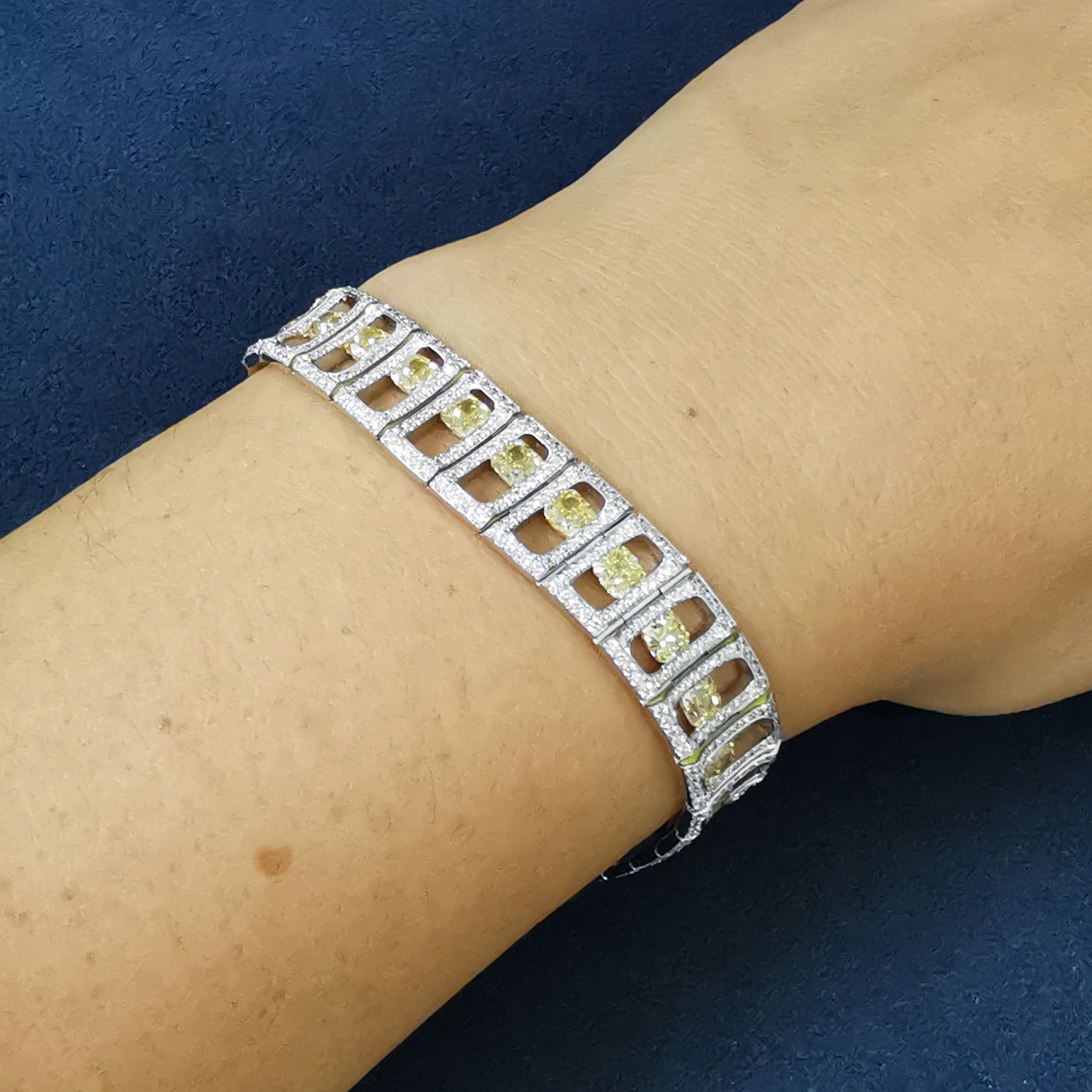 Br 0226-0/1 18K White Gold, Enamel, White and Yellow Diamonds Bracelet