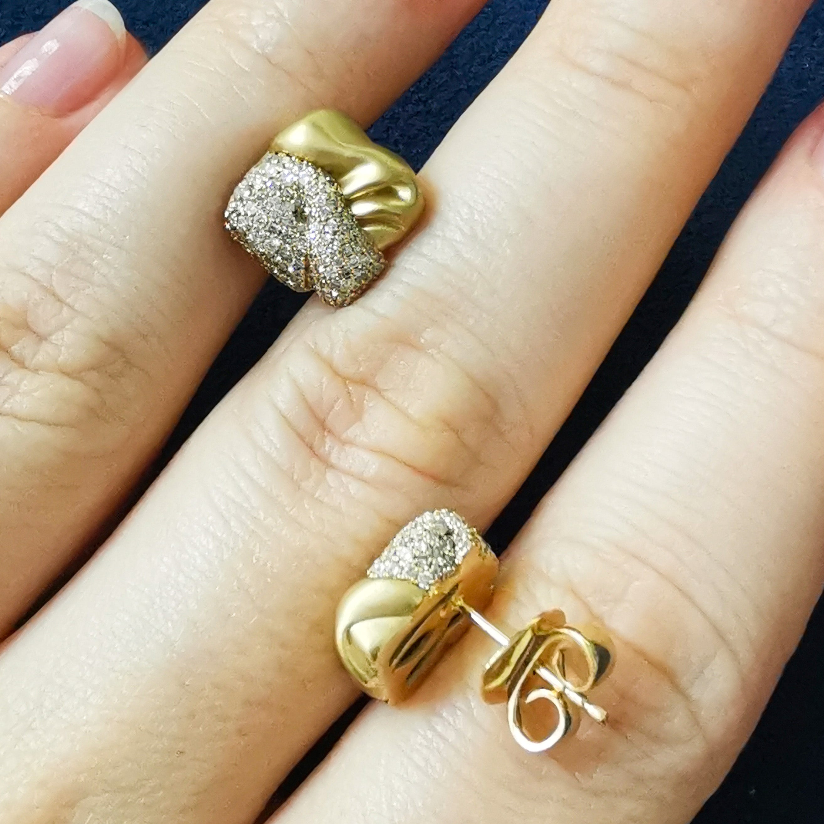 White and Champagne Diamonds 18K Yellow Gold Stud Earrings, E 0132-4