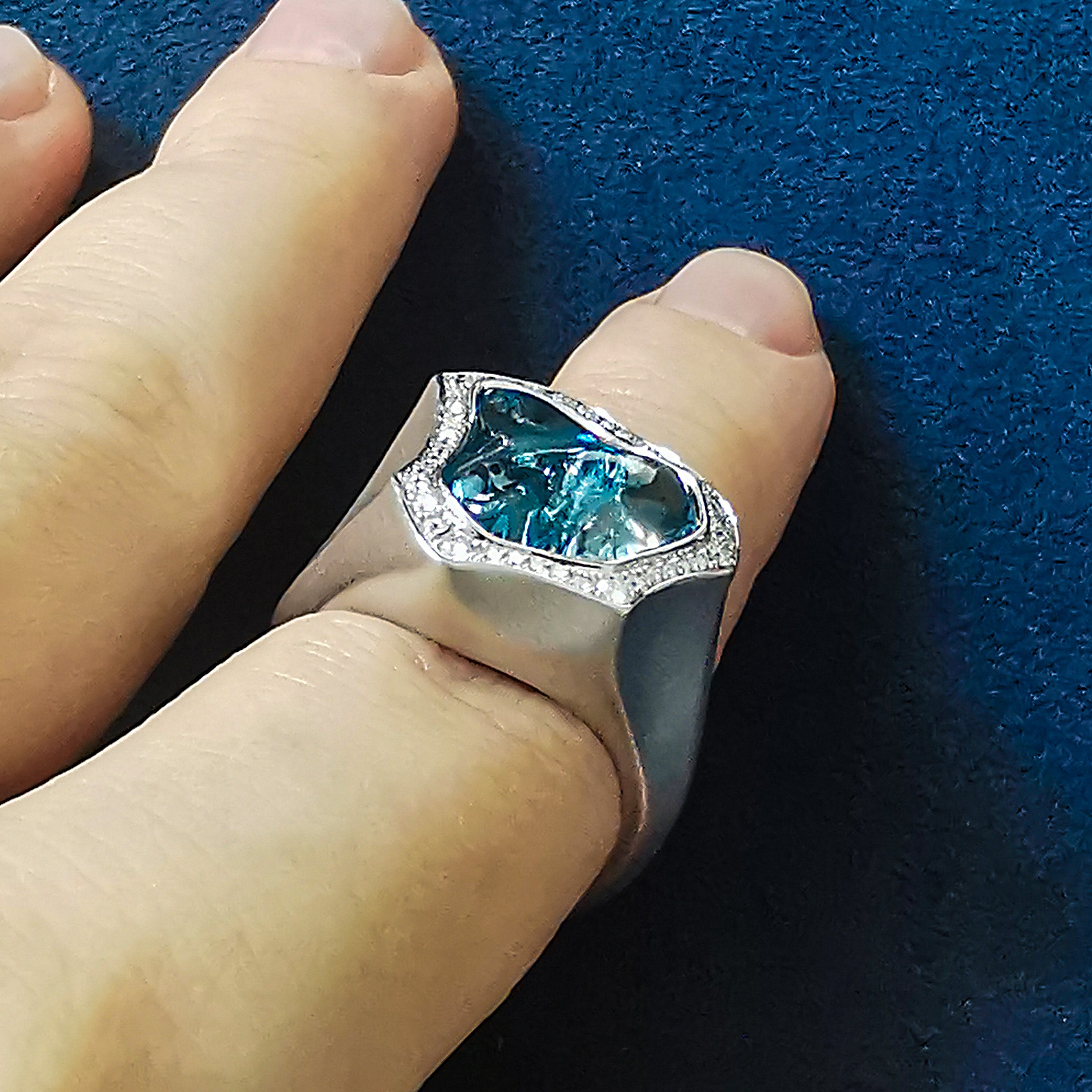 R 0030-6/1 18K White Gold, Aquamarine, Diamonds Ring