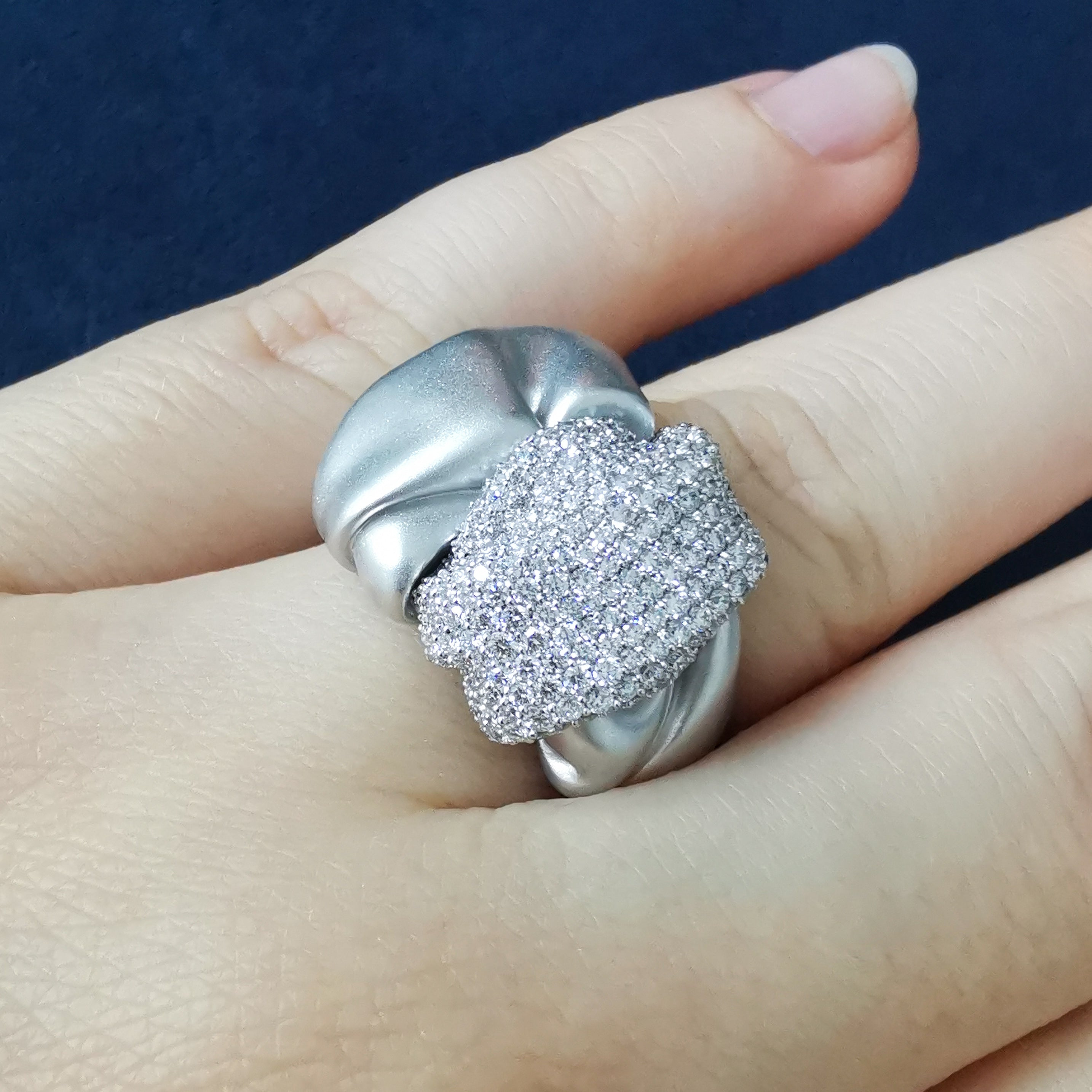 Diamonds 18K White Gold Ring, R 0132-2