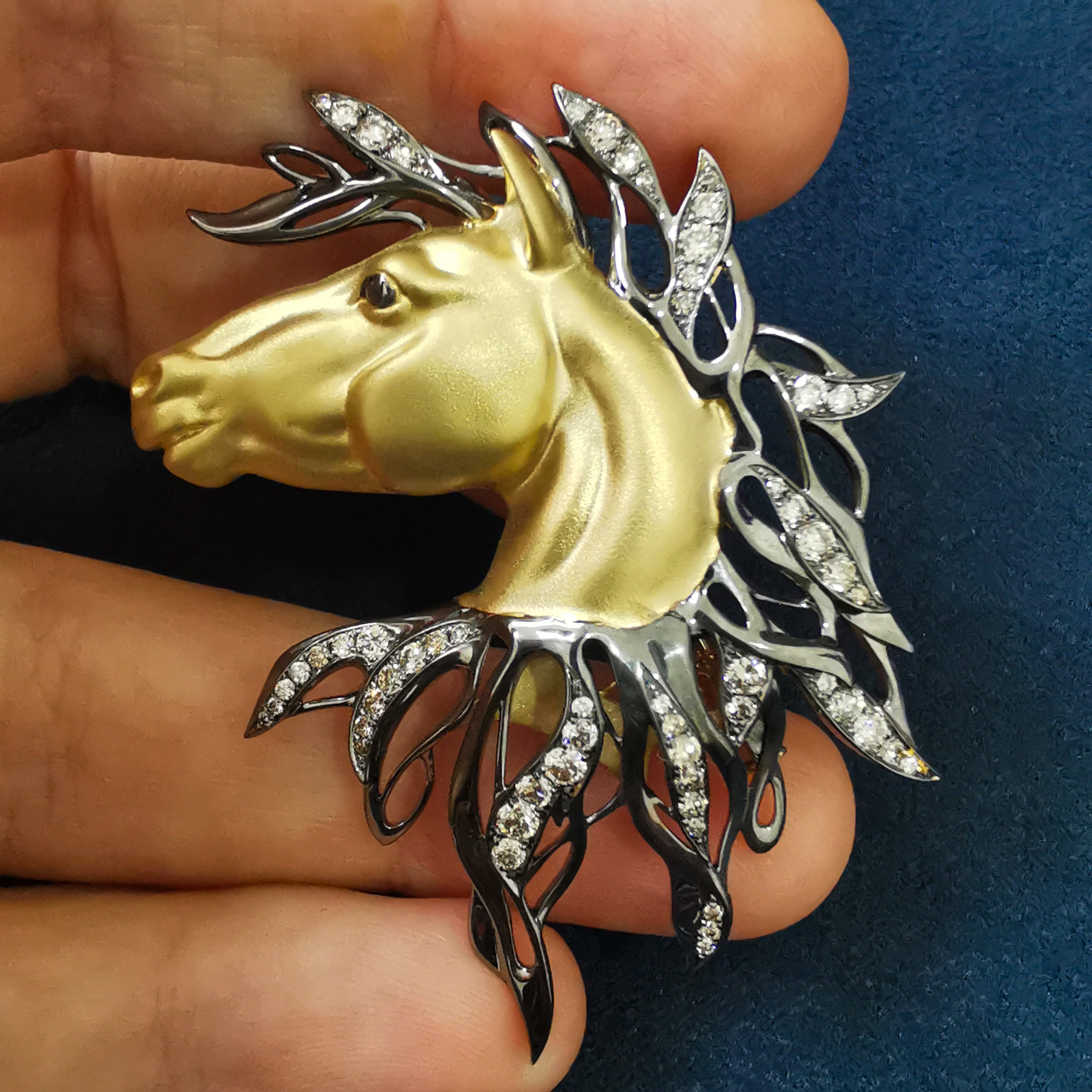 Brs 0231-0, 18K Yellow Gold, Champagne Diamonds Horse Head Brooch