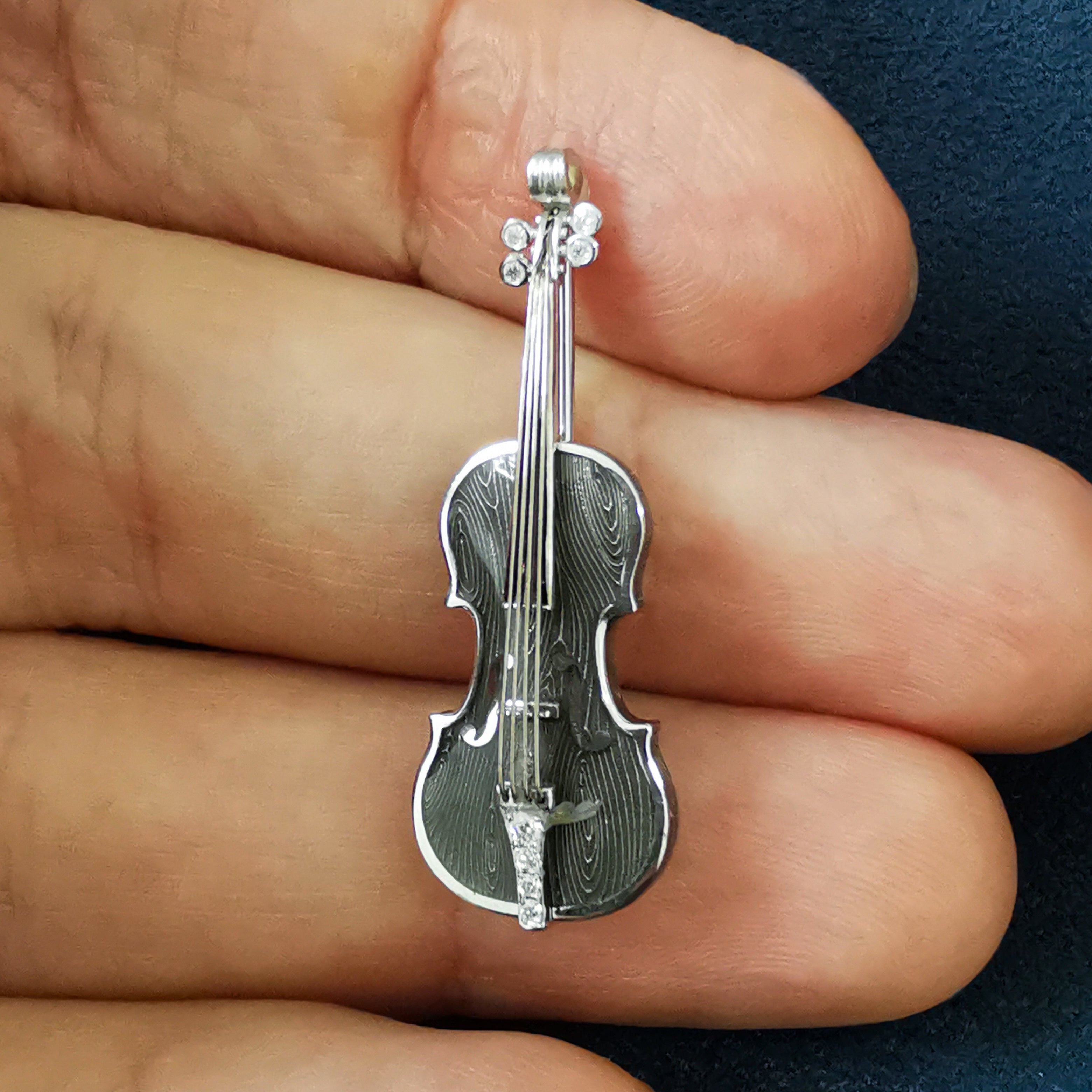 Enamel, Diamonds 18K White Gold Mini Violin Brooch, Brs 0267-10