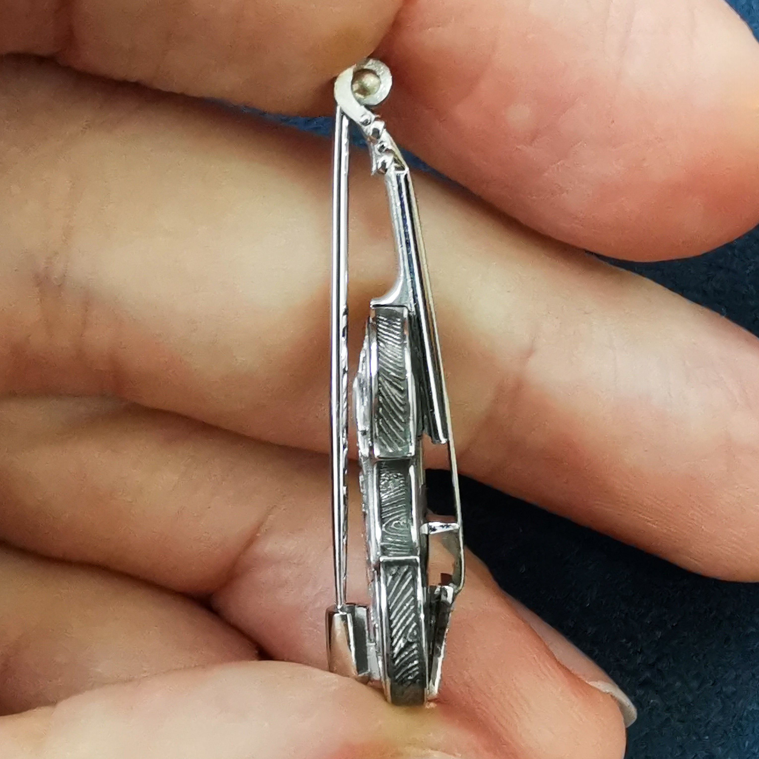 Enamel, Diamonds 18K White Gold Mini Violin Brooch, Brs 0267-10