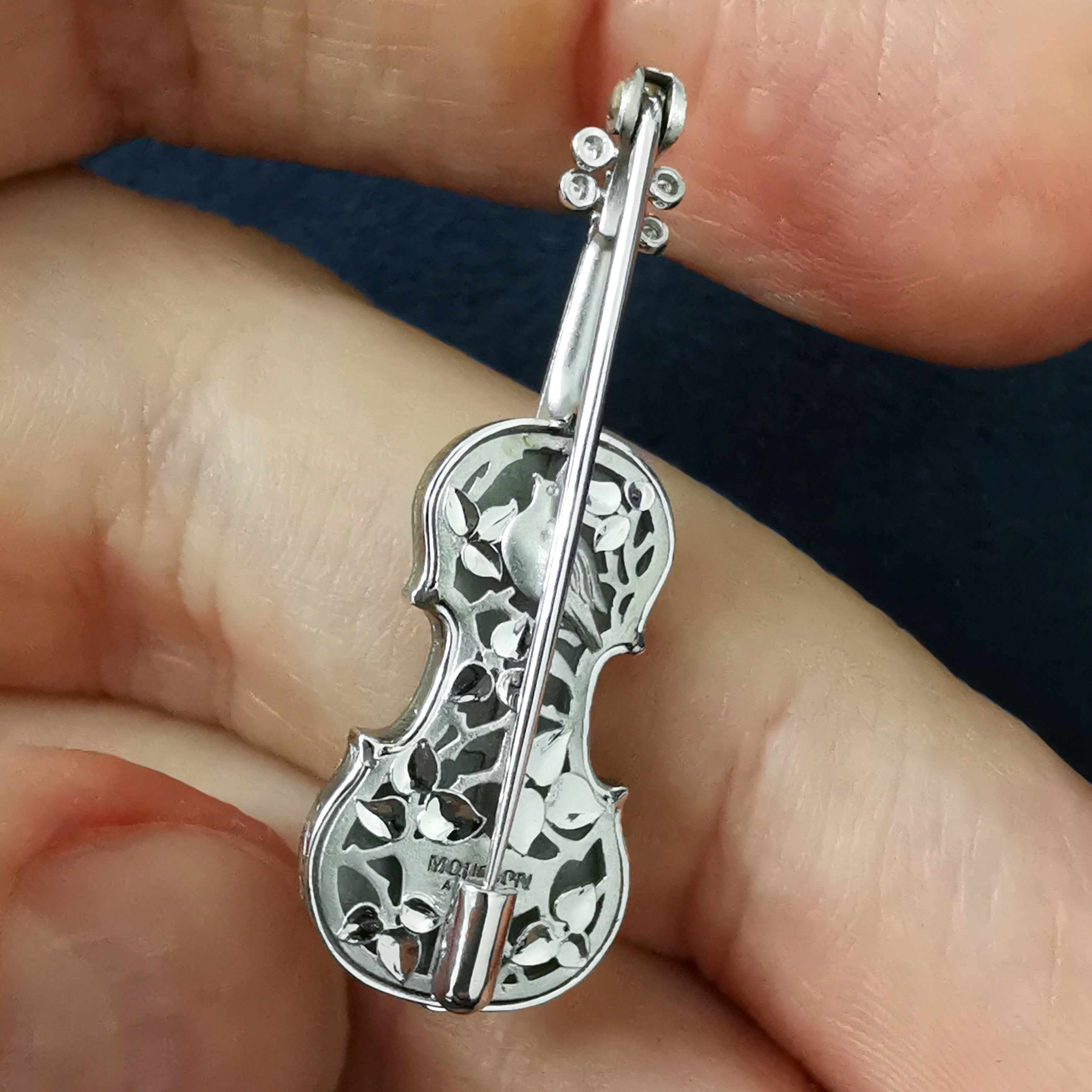 Enamel, Diamonds 18K White Gold Mini Violin Brooch, Brs 0267-10