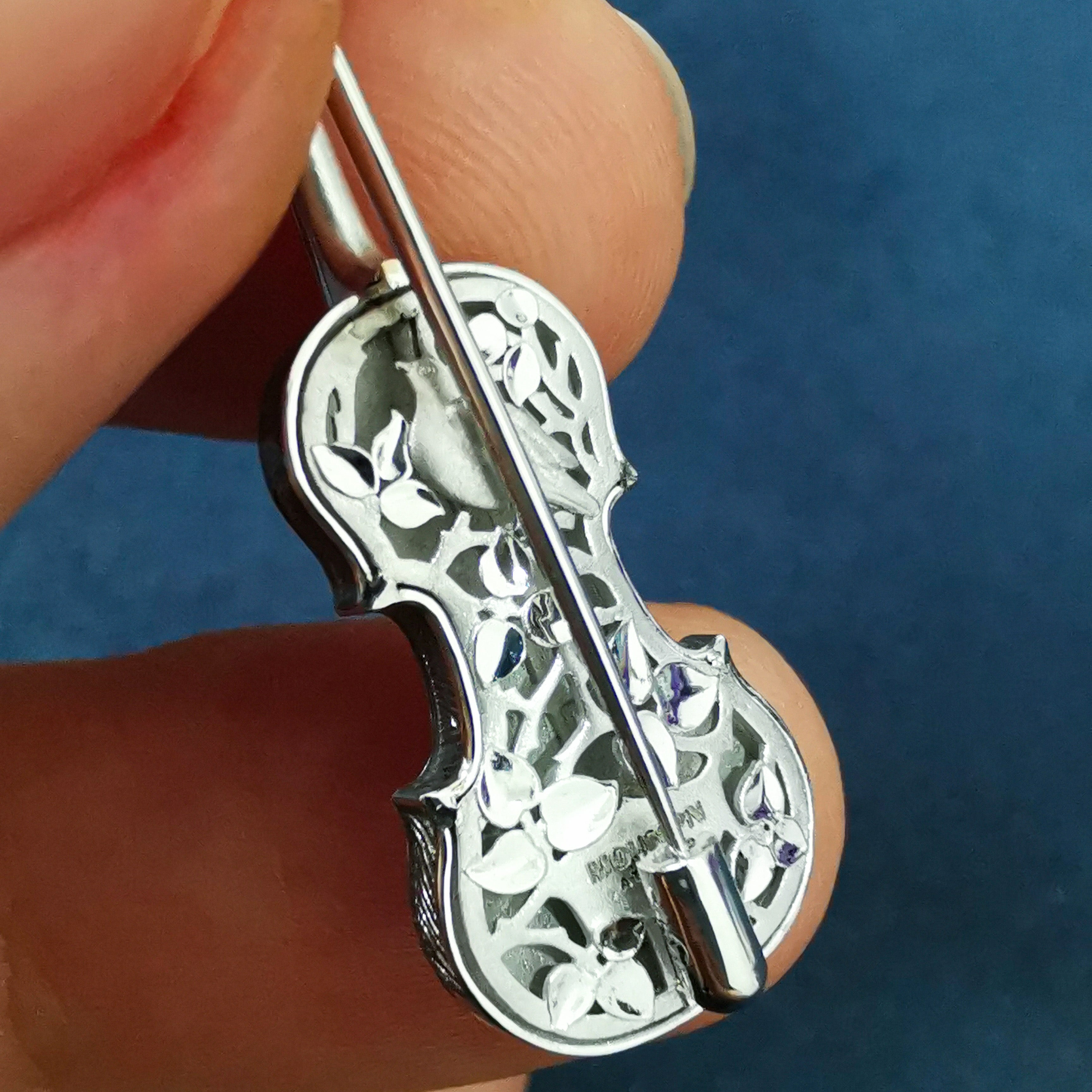Enamel, Diamonds 18K White Gold Mini Violin Brooch, Brs 0267-10