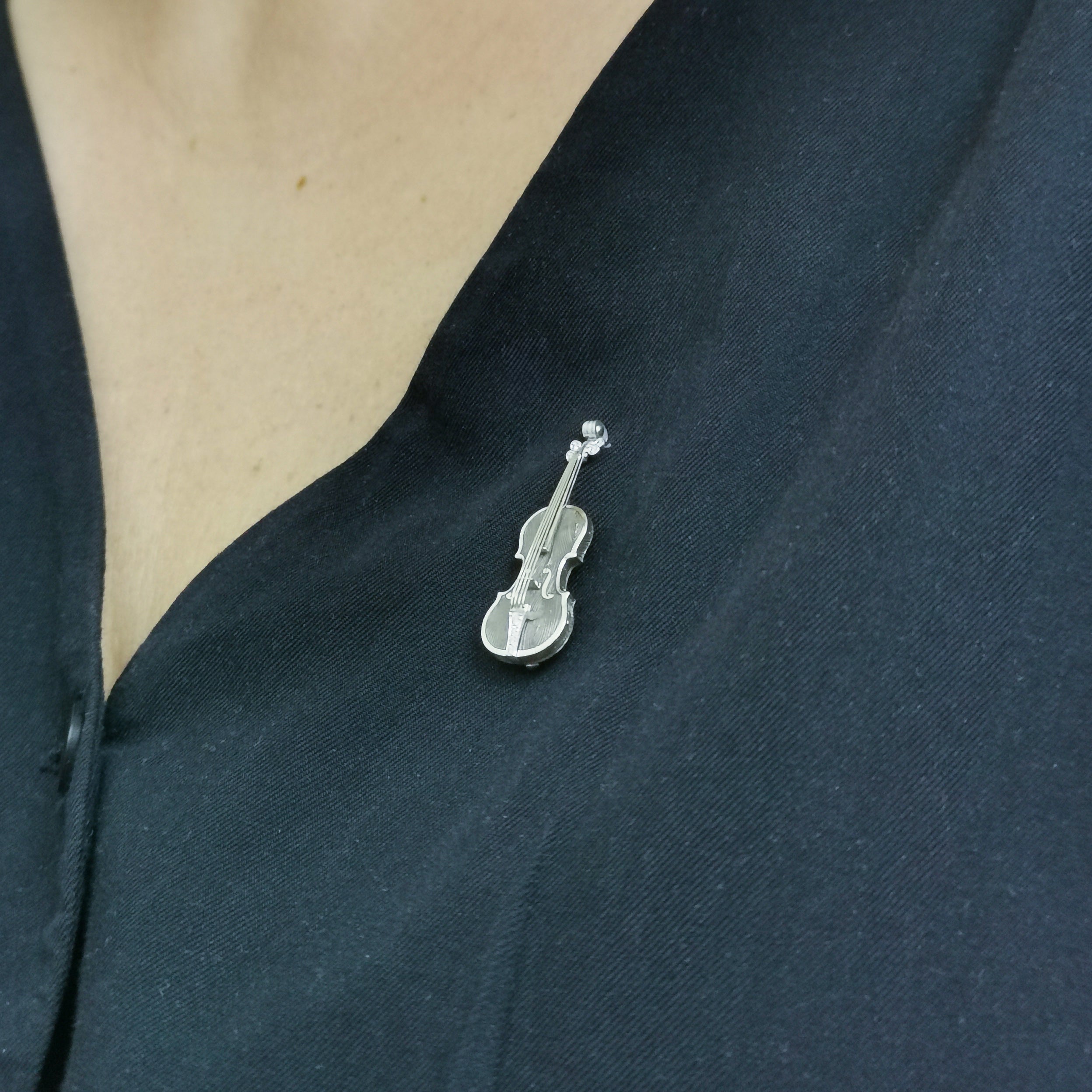 Enamel, Diamonds 18K White Gold Mini Violin Brooch, Brs 0267-10
