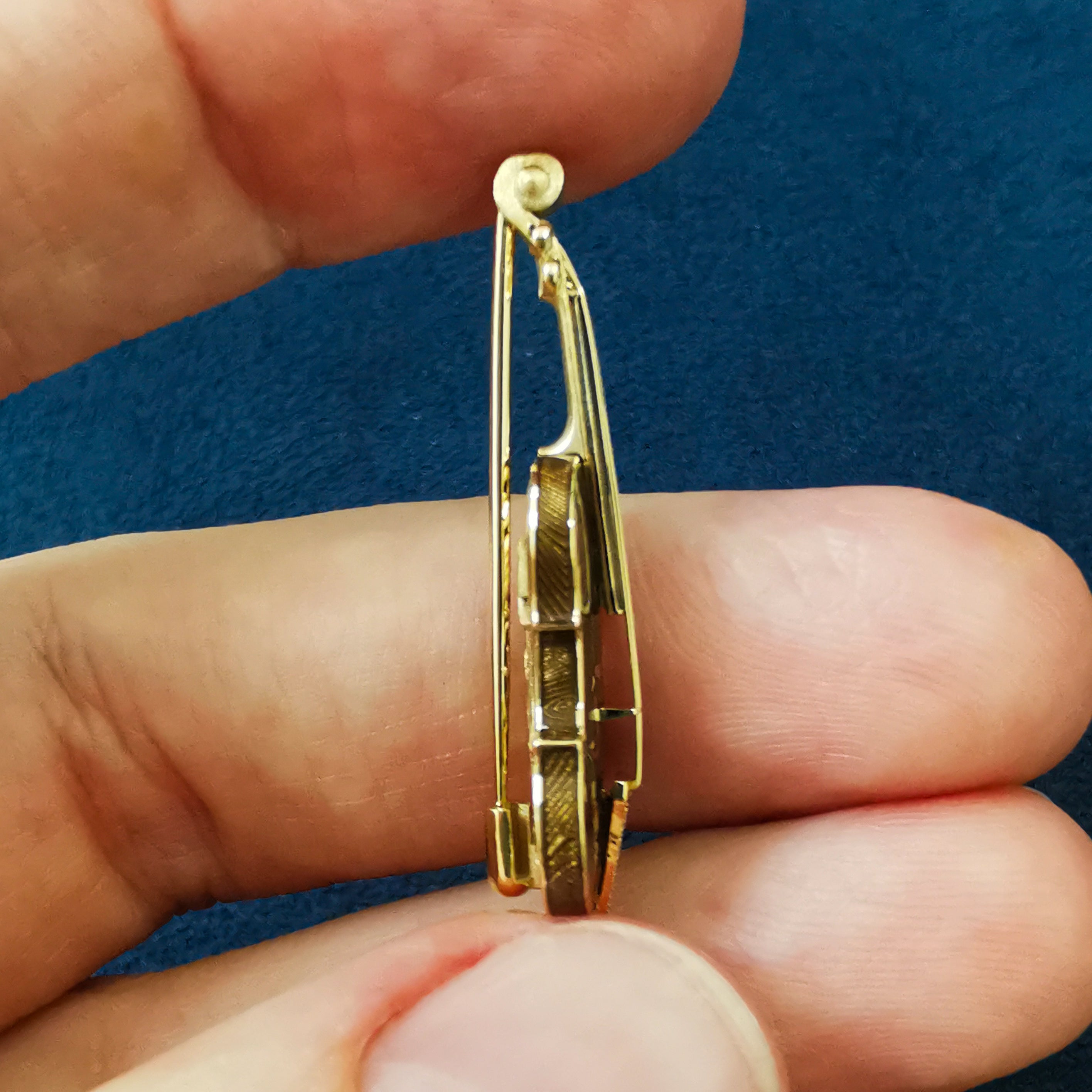Enamel, Diamonds 18K Yellow Gold Mini Violin Brown Brooch, Brs 0267-10