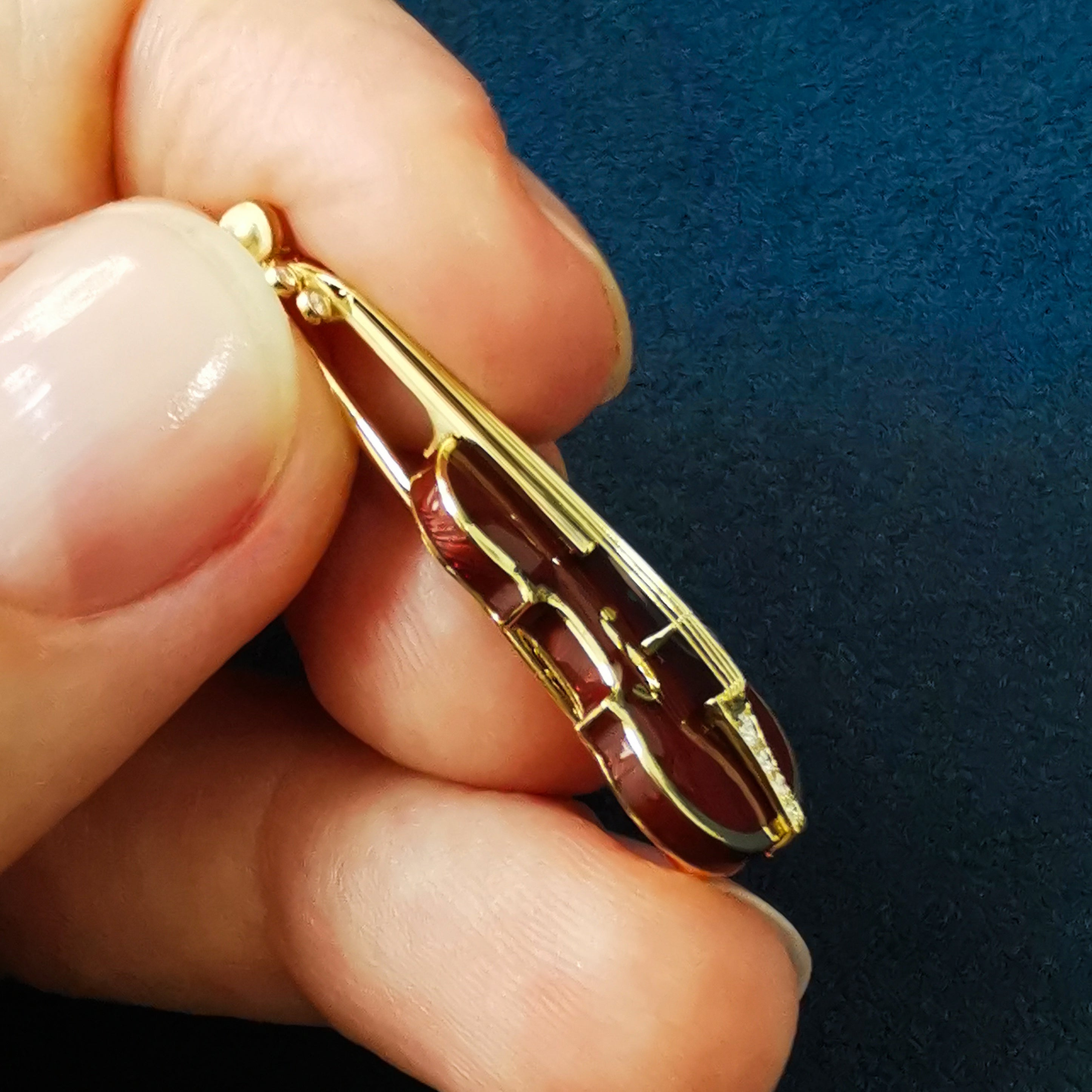 Enamel, Diamonds 18K Yellow Gold Mini Violin Brown Brooch, Brs 0267-10