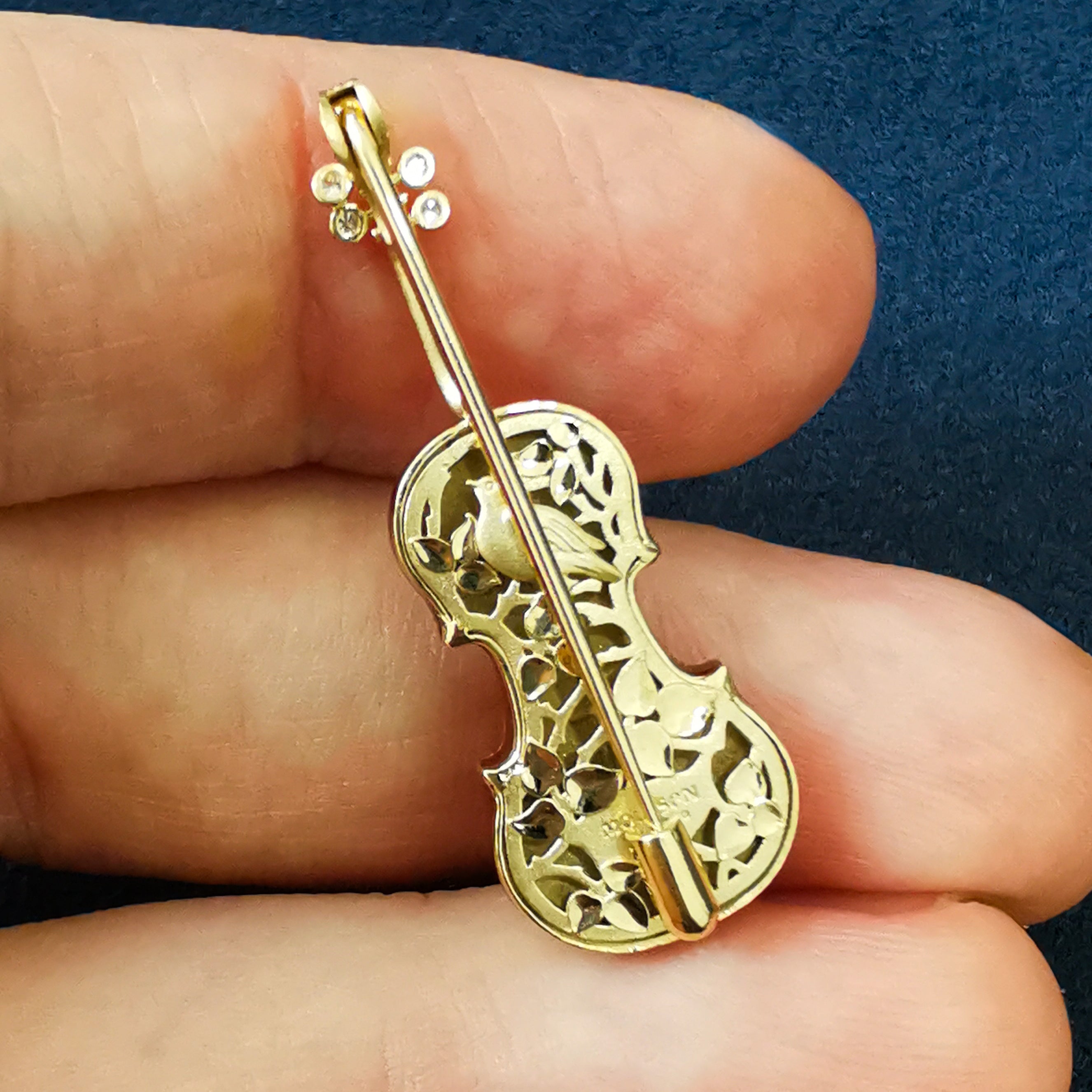 Enamel, Diamonds 18K Yellow Gold Mini Violin Brown Brooch, Brs 0267-10