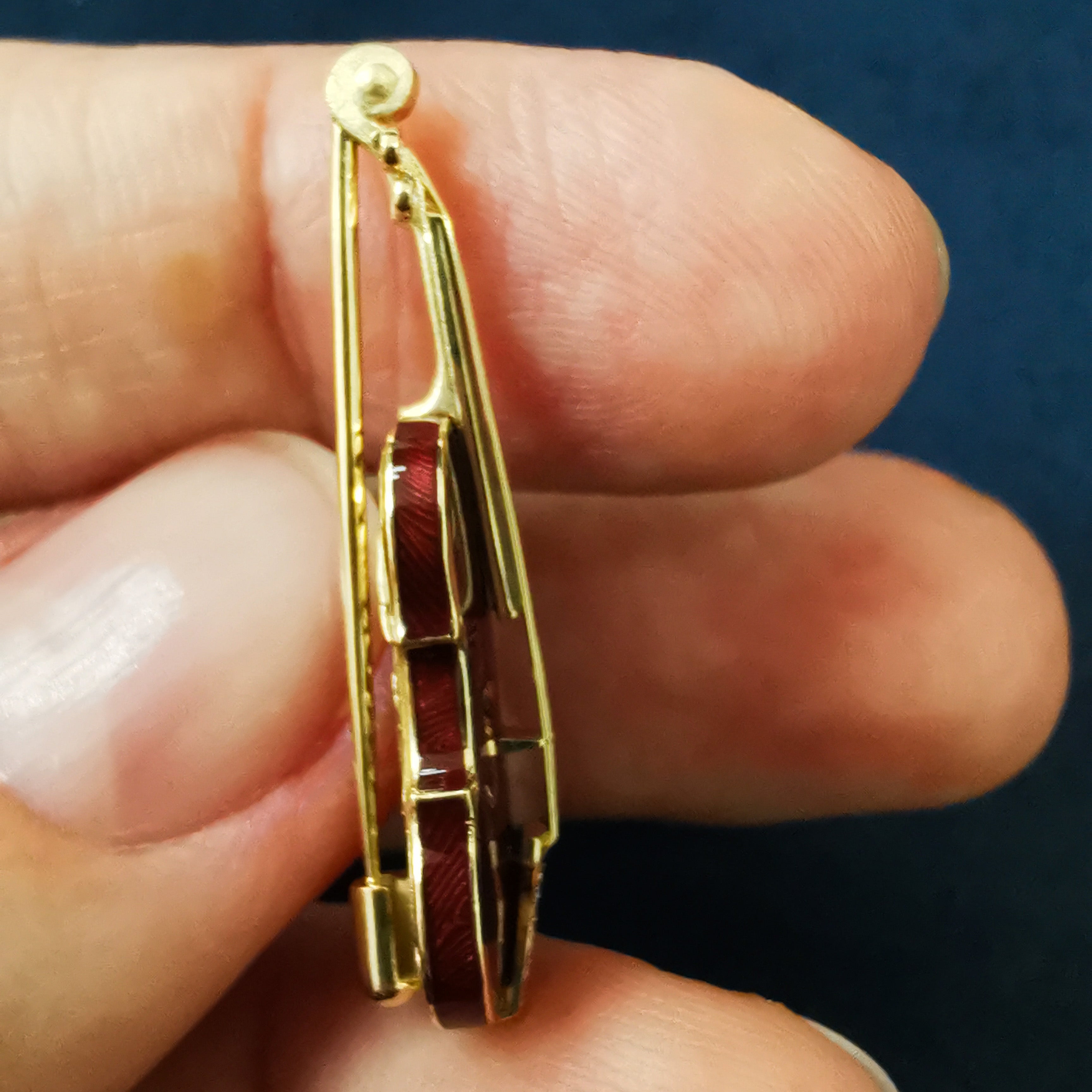 Enamel, Diamonds 18K Yellow Gold Mini Violin Brown Brooch, Brs 0267-10