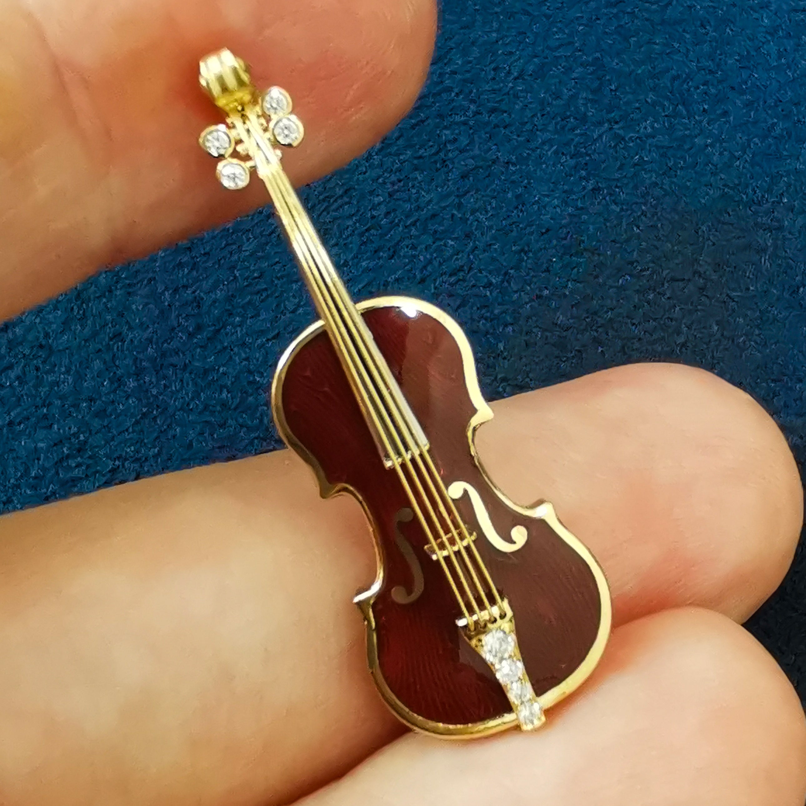 Enamel, Diamonds 18K Yellow Gold Mini Violin Brown Brooch, Brs 0267-10