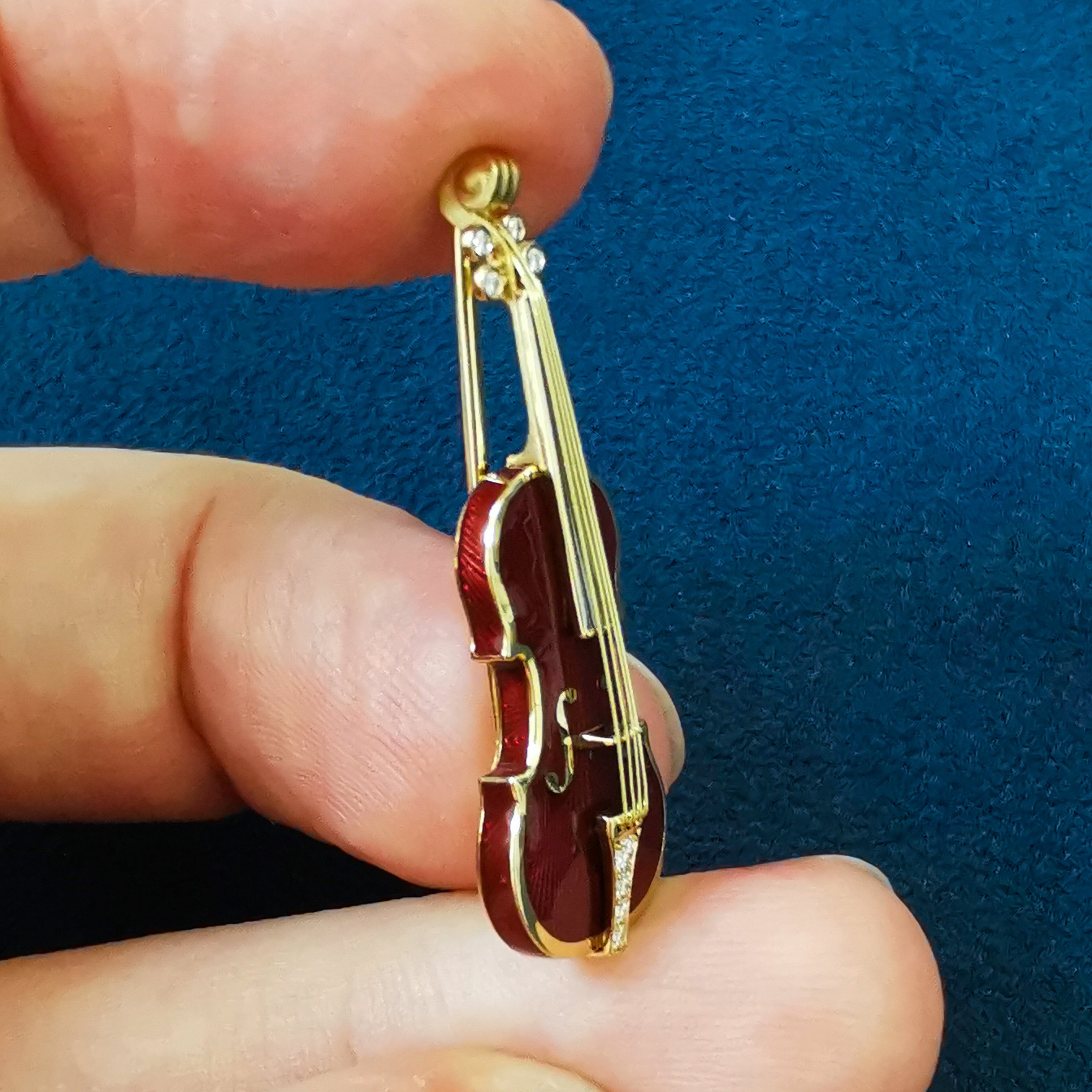 Enamel, Diamonds 18K Yellow Gold Mini Violin Brown Brooch, Brs 0267-10