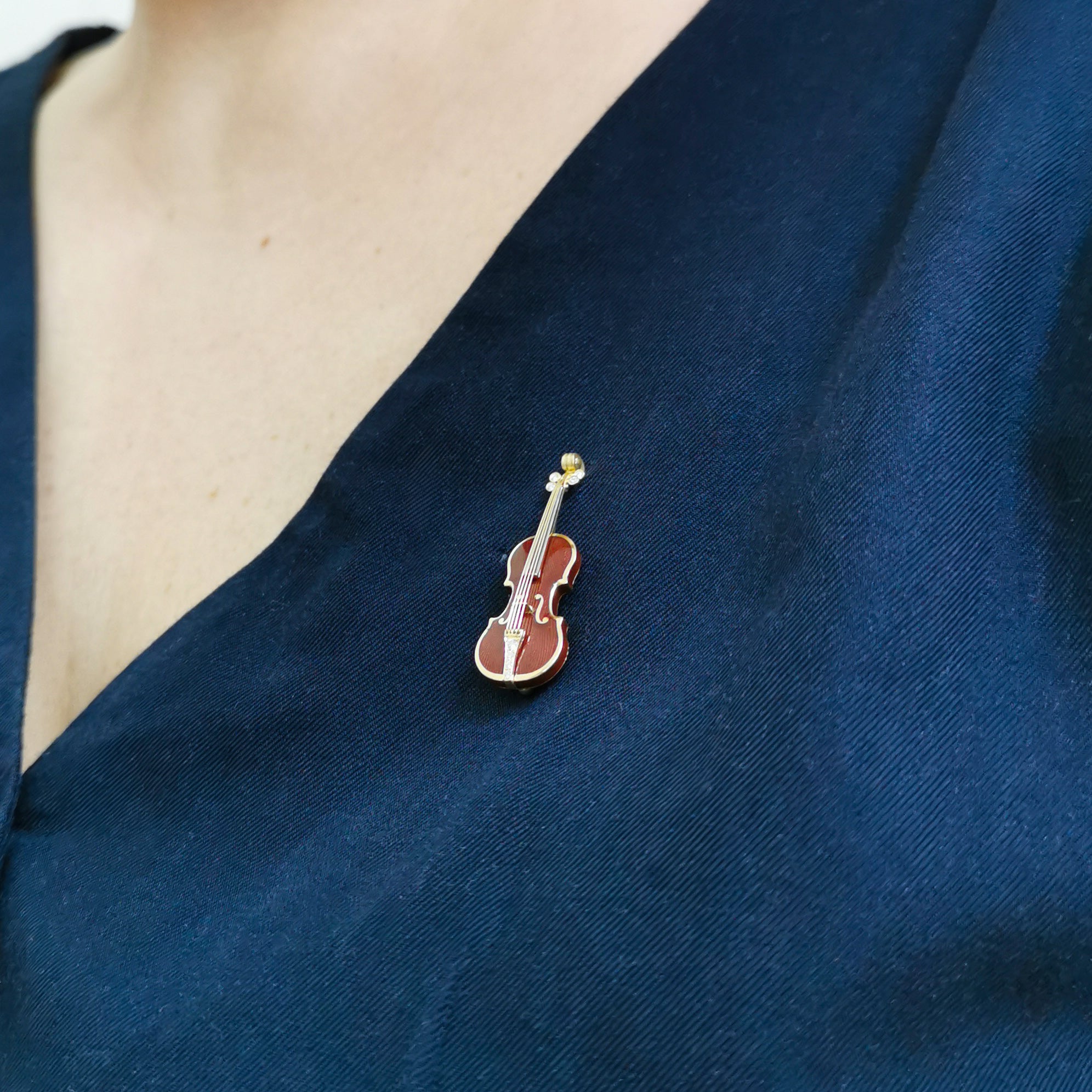 Enamel, Diamonds 18K Yellow Gold Mini Violin Brown Brooch, Brs 0267-10
