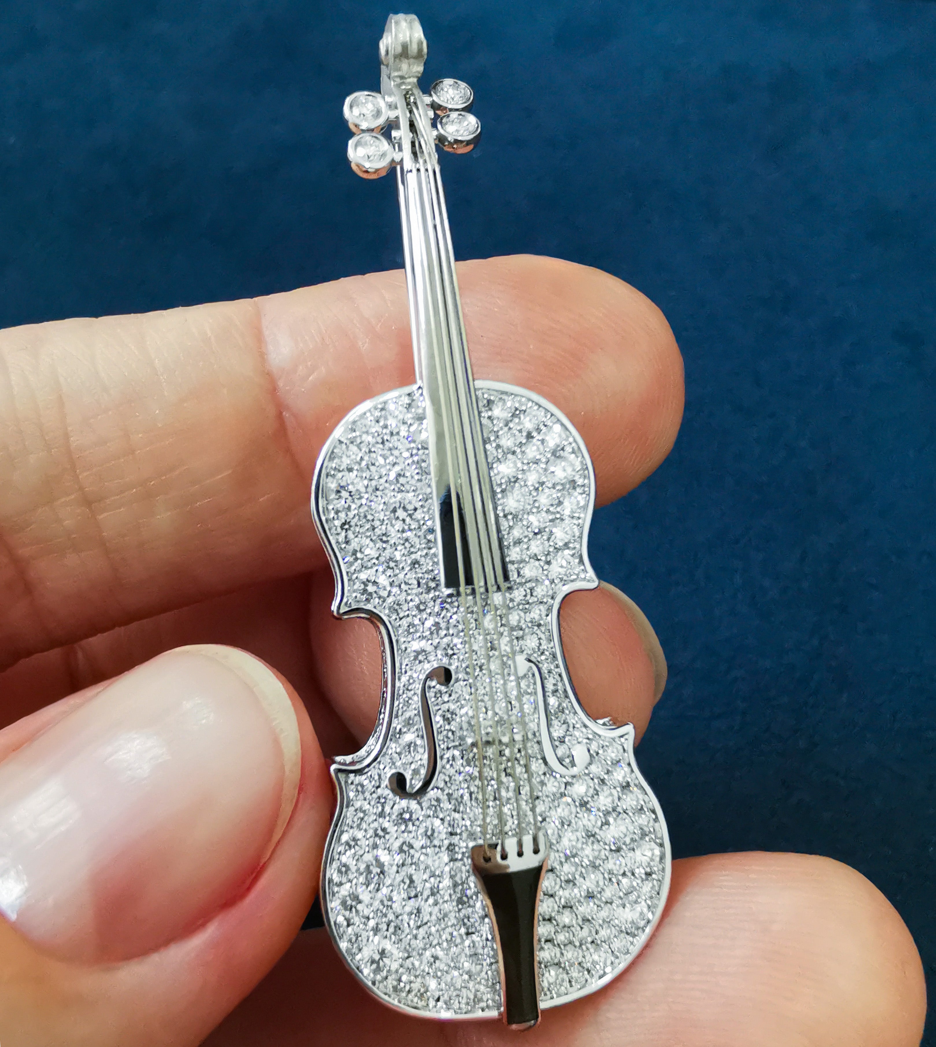 Diamonds 18K White Gold Violin Brooch, Brs 0267-20