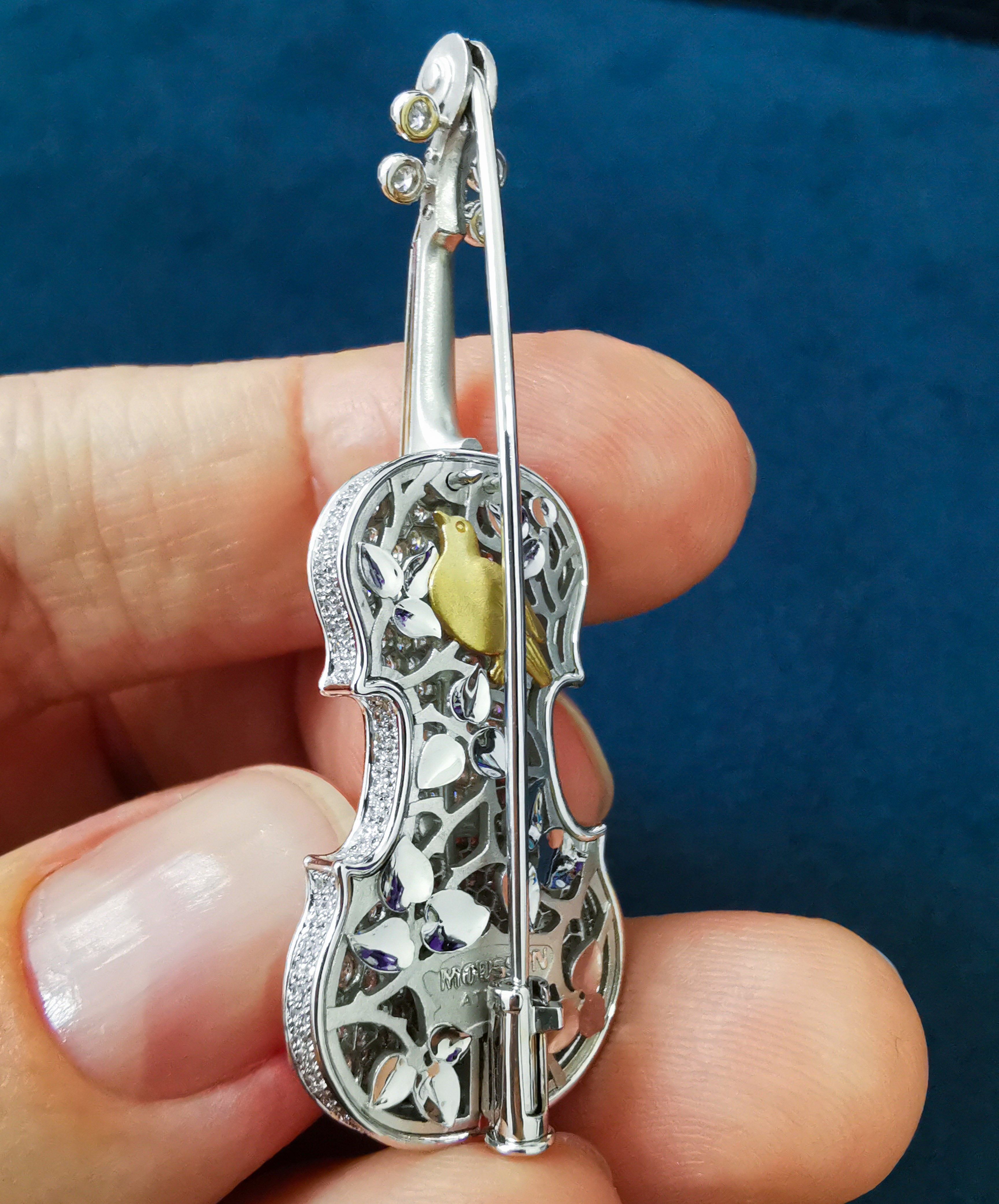 Diamonds 18K White Gold Violin Brooch, Brs 0267-20