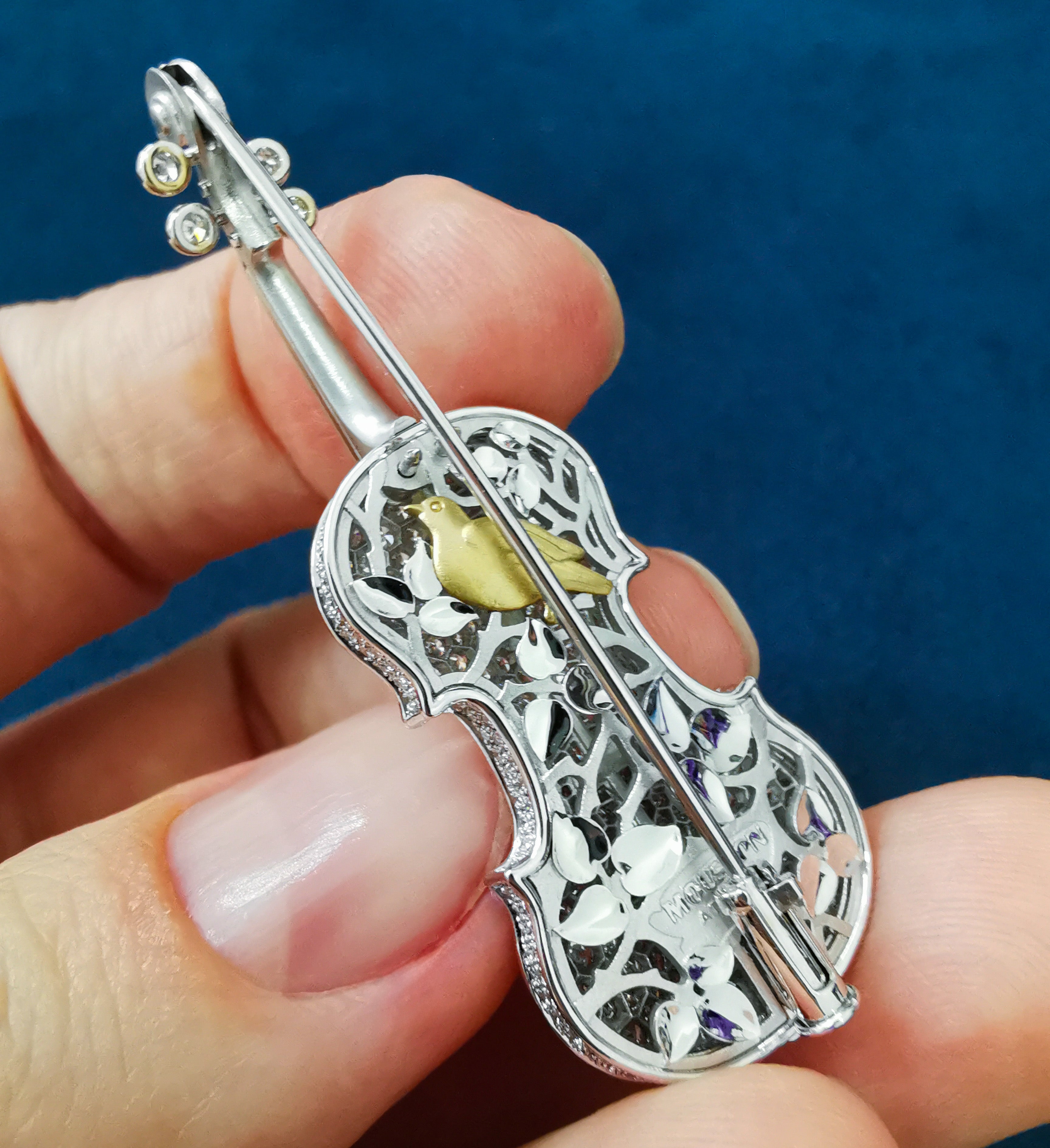 Diamonds 18K White Gold Violin Brooch, Brs 0267-20